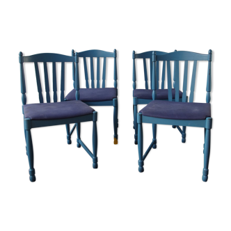 Set of 4 country style chairs