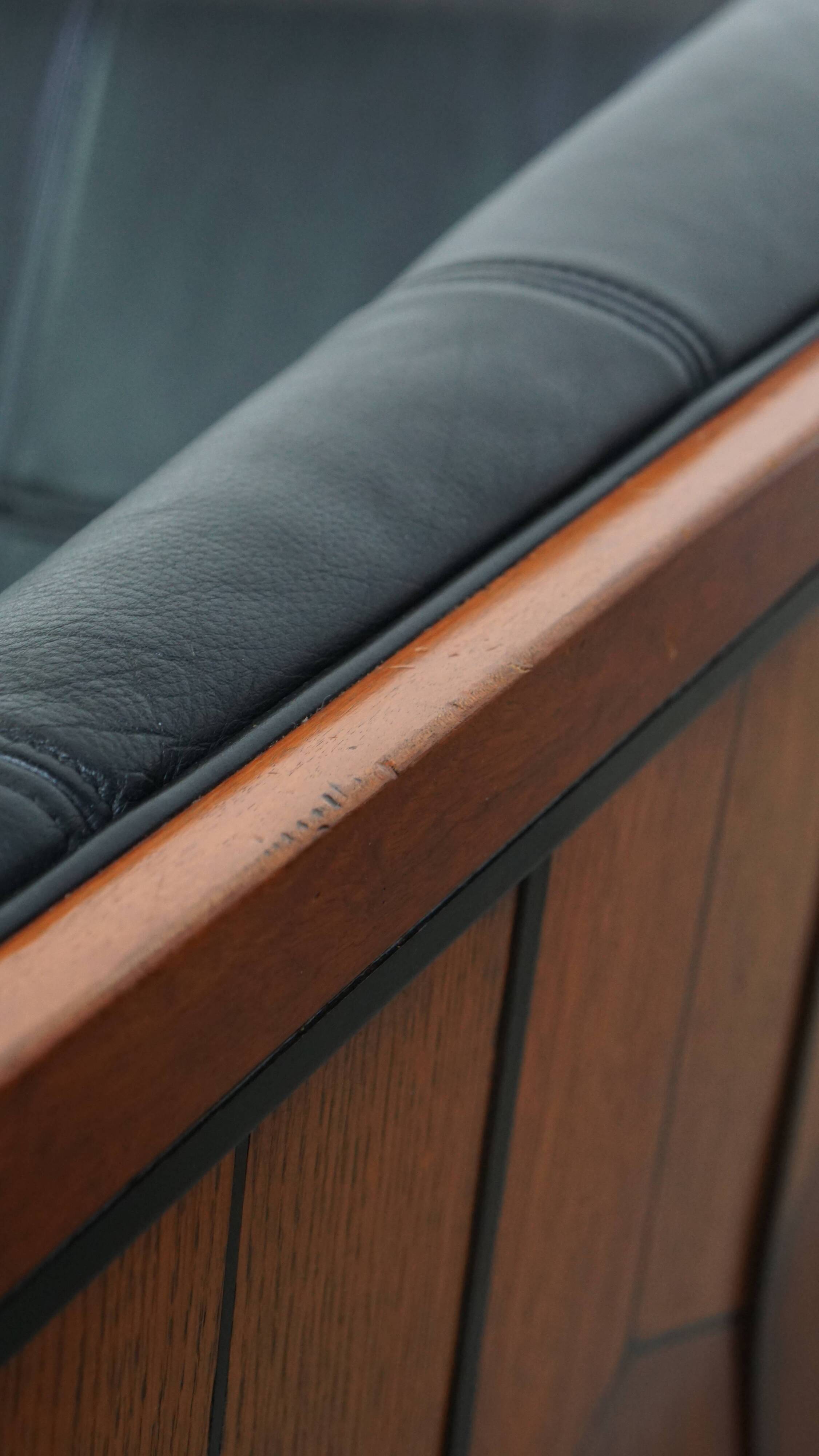 Art Deco 2.5-Seater Leather Sofa