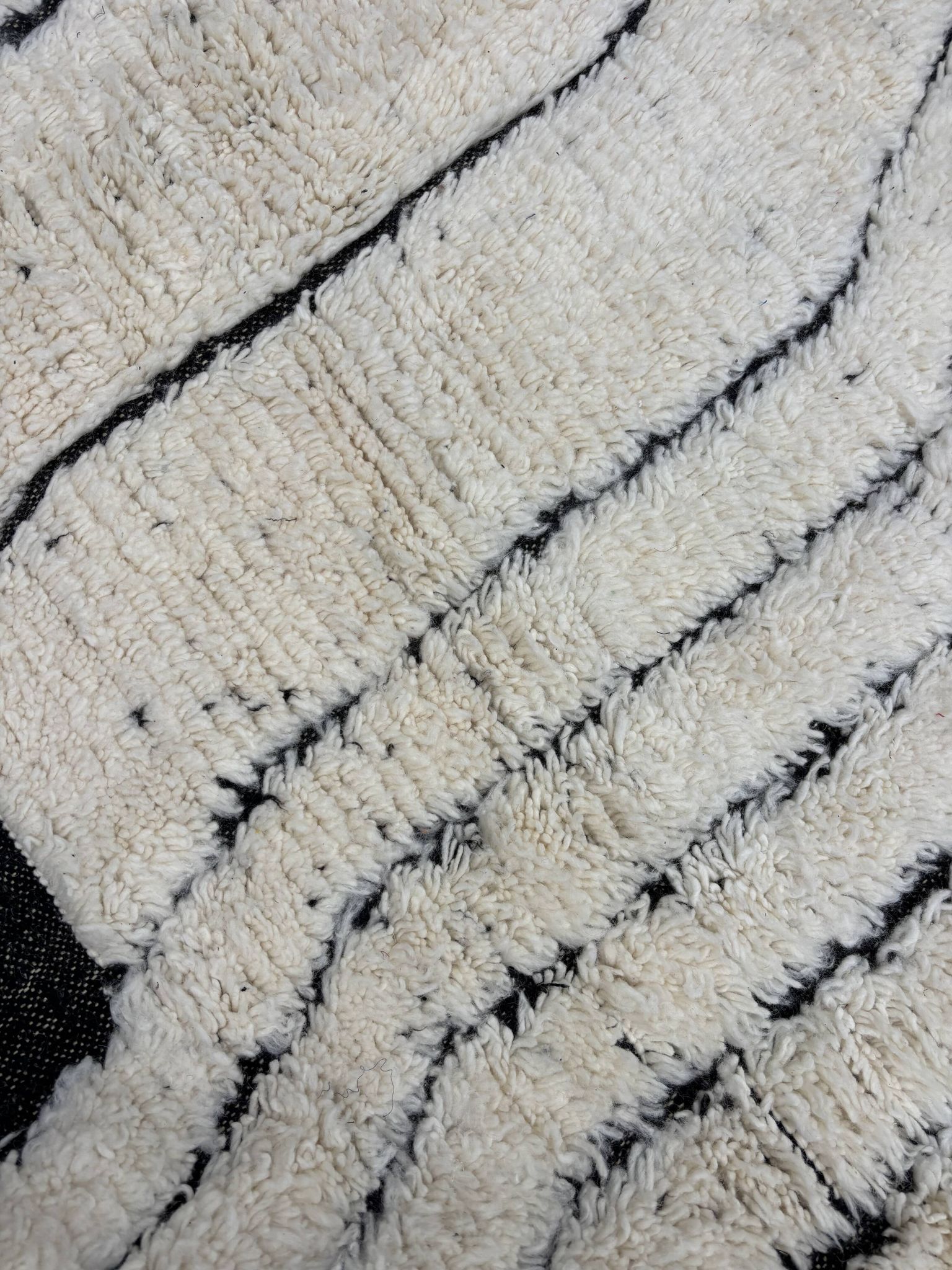 Large Beni Ouarain rug 190 × 300 cm – Graphic Berber rug in wool fa