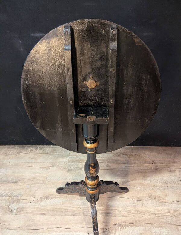 Guéridon Napoléon III à plateau basculant.