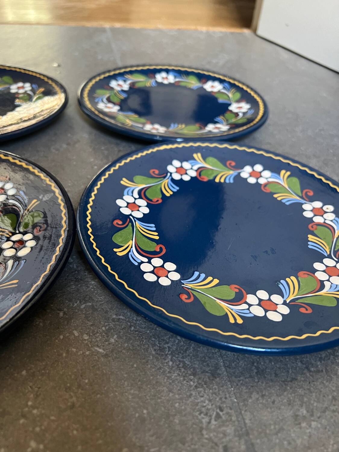 Ceramic dessert plates