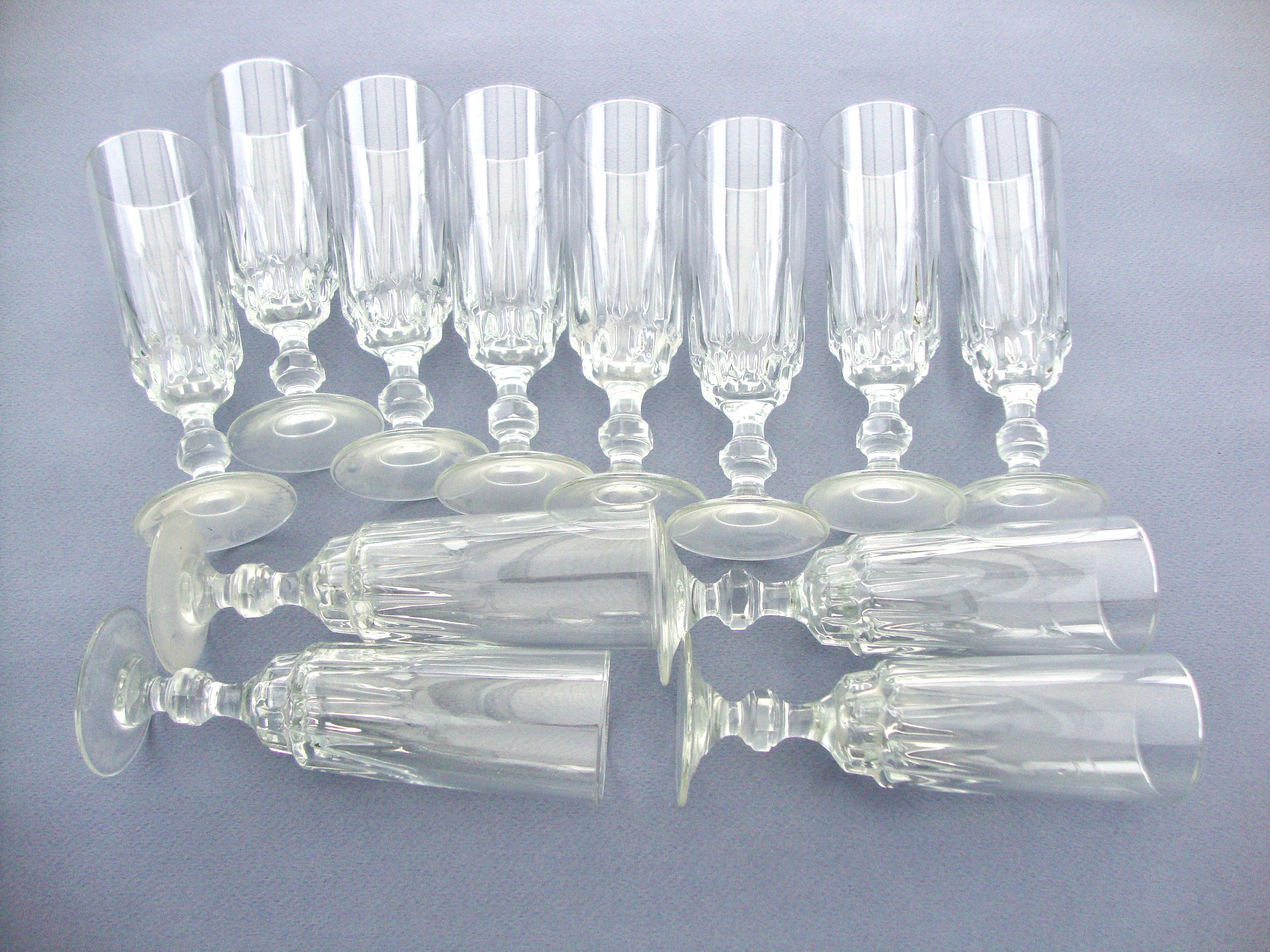 Set de 12 verres flûtes à champagne, 1940