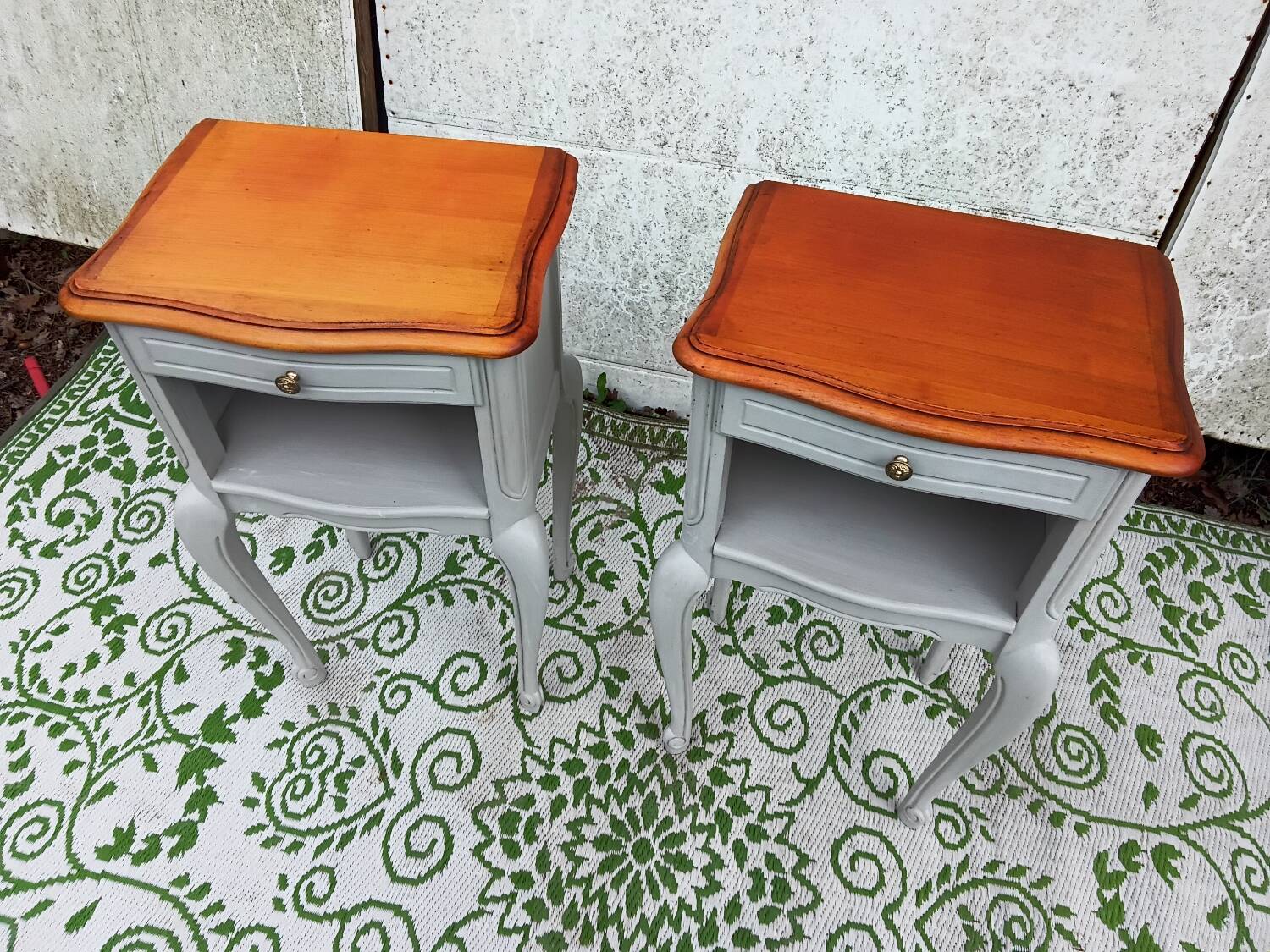 Paire de chevets style L.XV