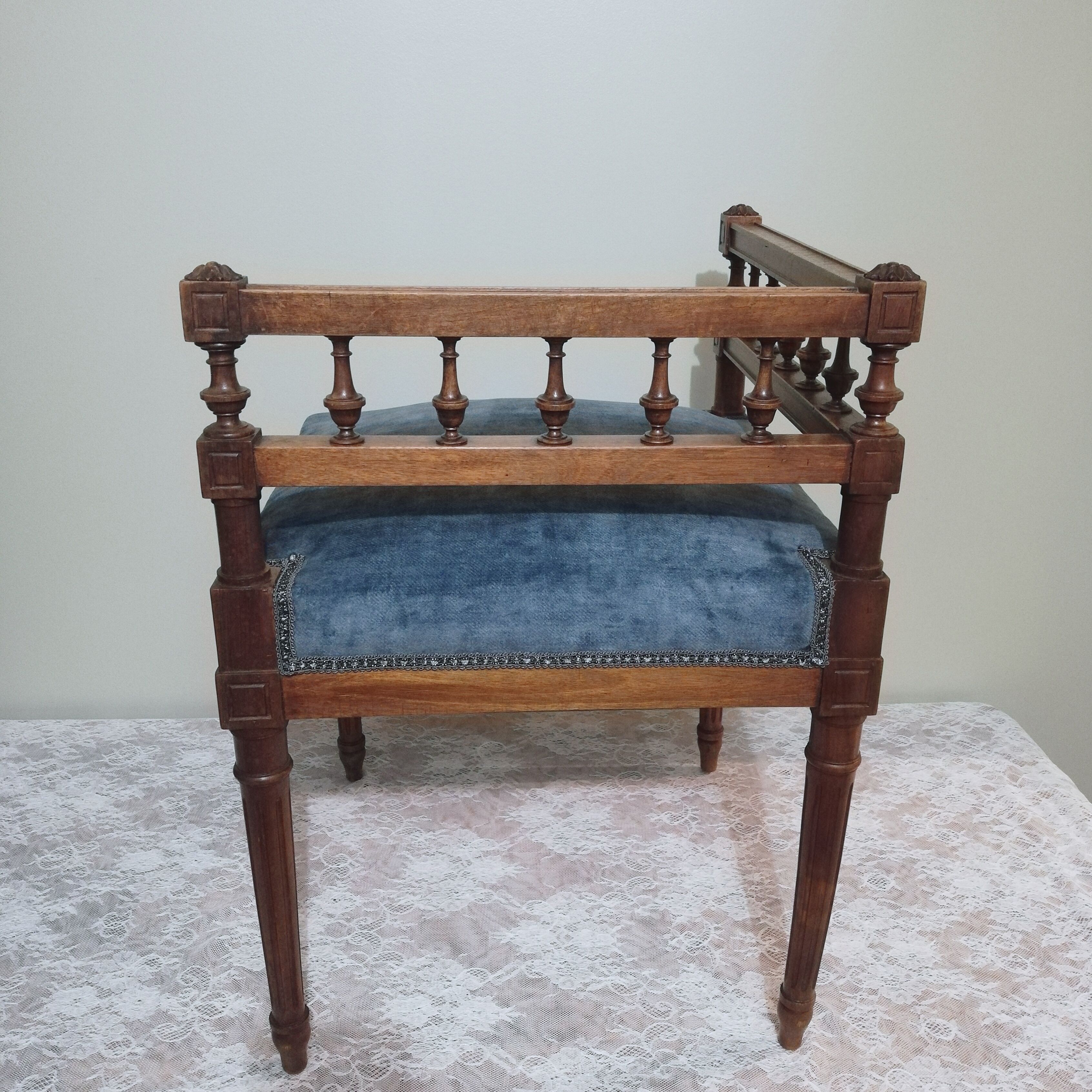 Fauteuil d'angle de style Louis XV assise velours