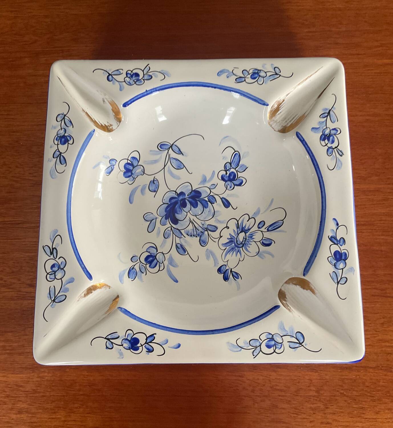 Vintage ceramic ashtray or catchall.