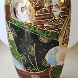 Satsuma Moriage vase in glazed ceramic, hand painted. 50s. Scenes of life of notables