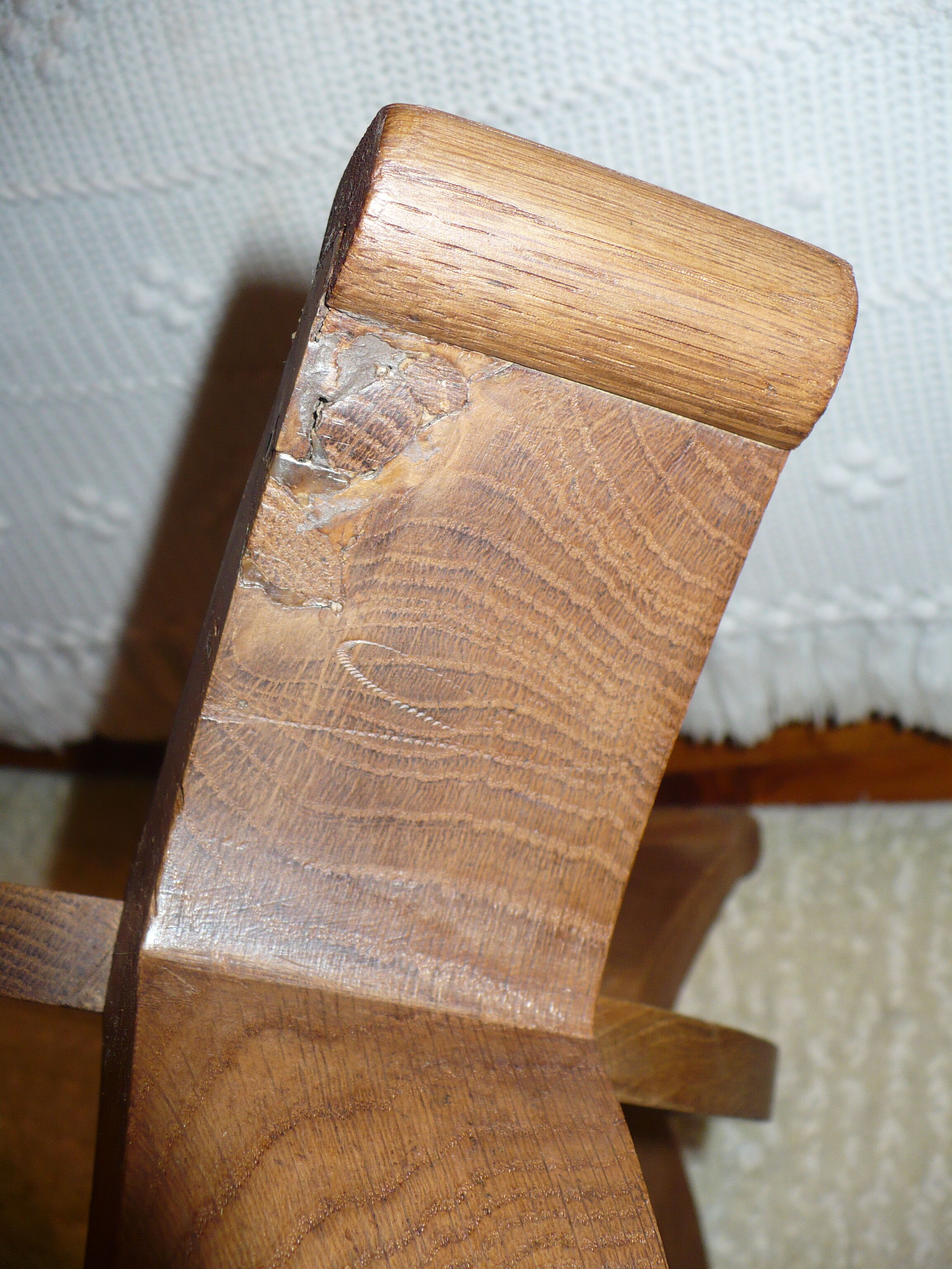 Pedestal table