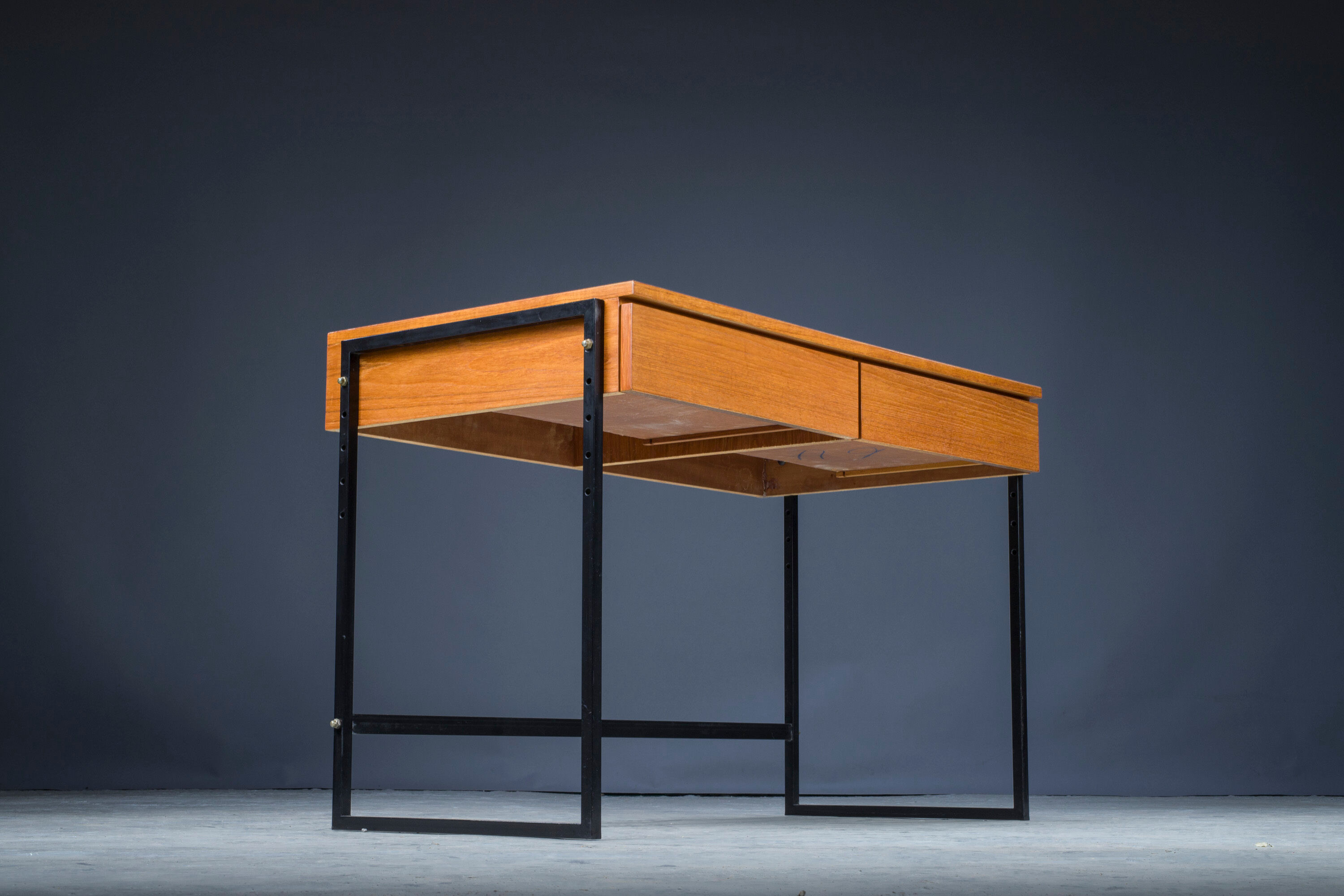 Bureau en teck du milieu du siècle, 1970