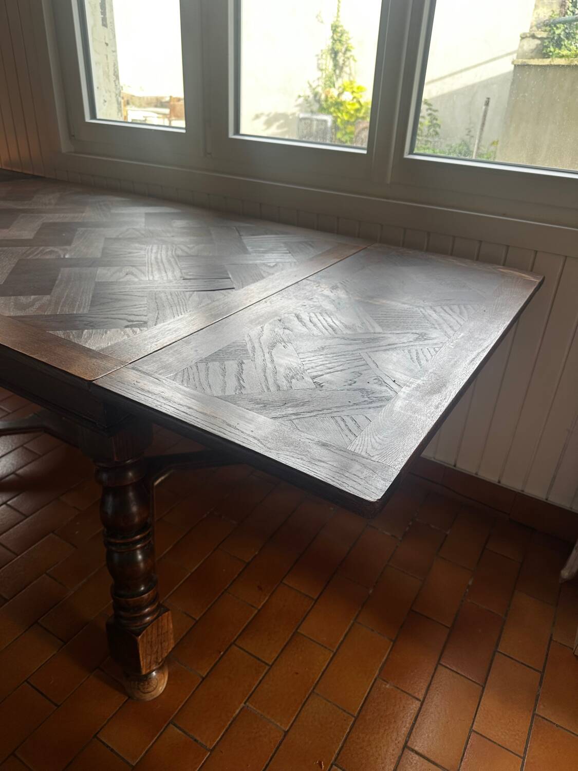 Rustic oak table with extensions