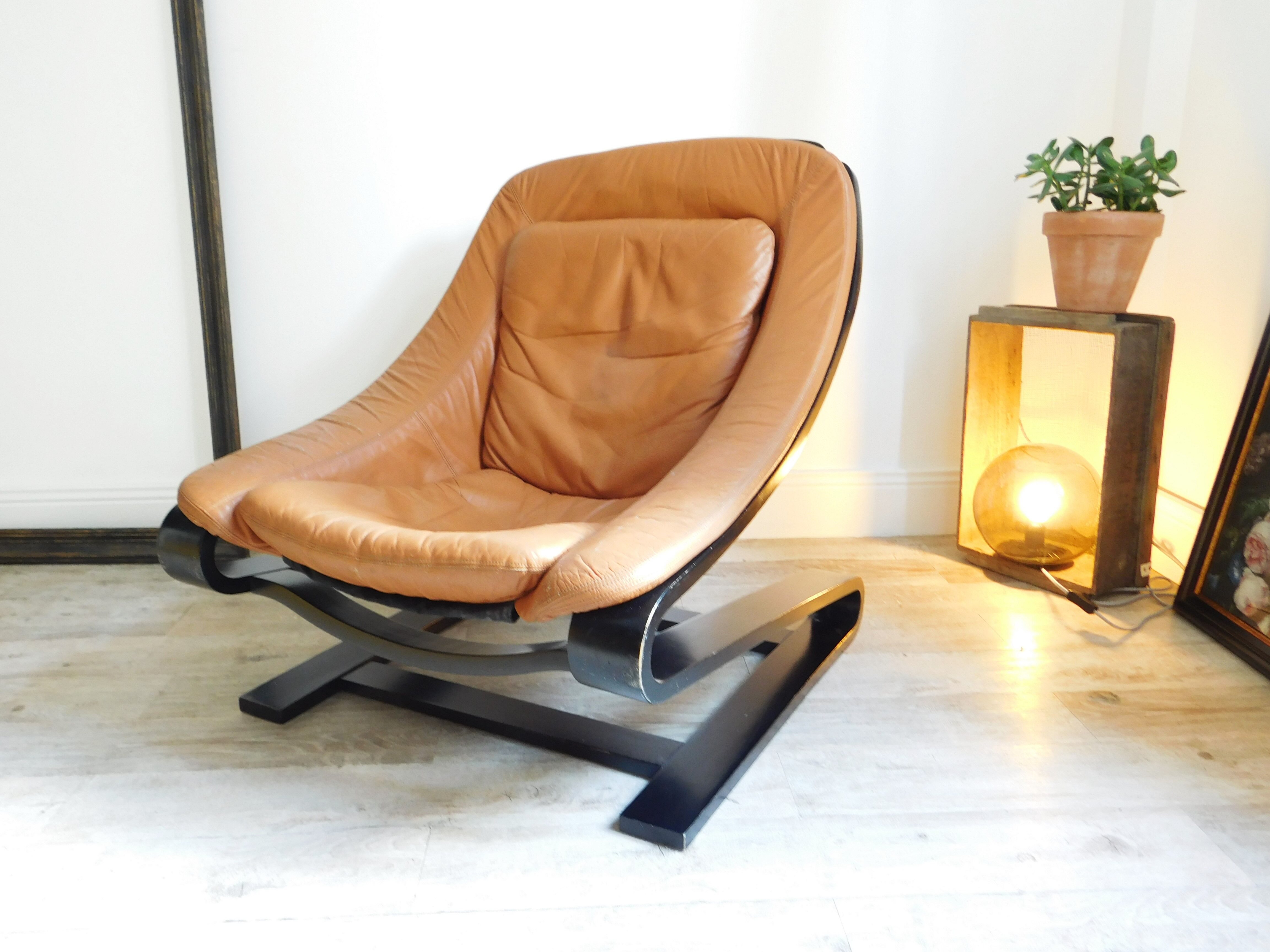 Chair Scandinavian tawny leather and curved wood