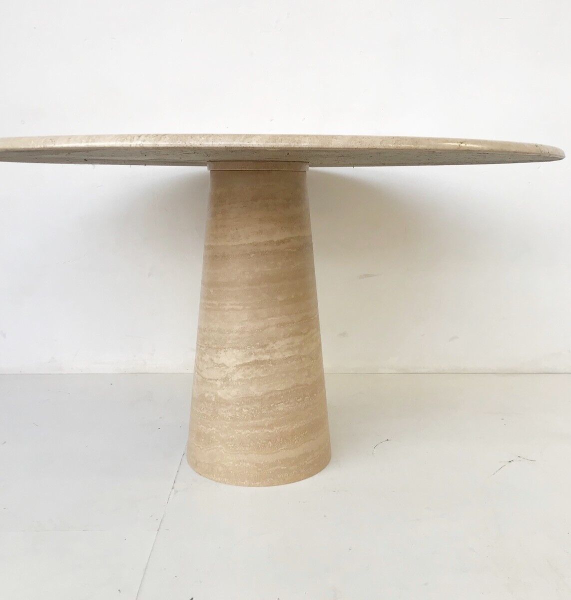 Travertine ircular dining table