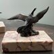 Paire de serre- livres en marbre et oiseaux en bronze
