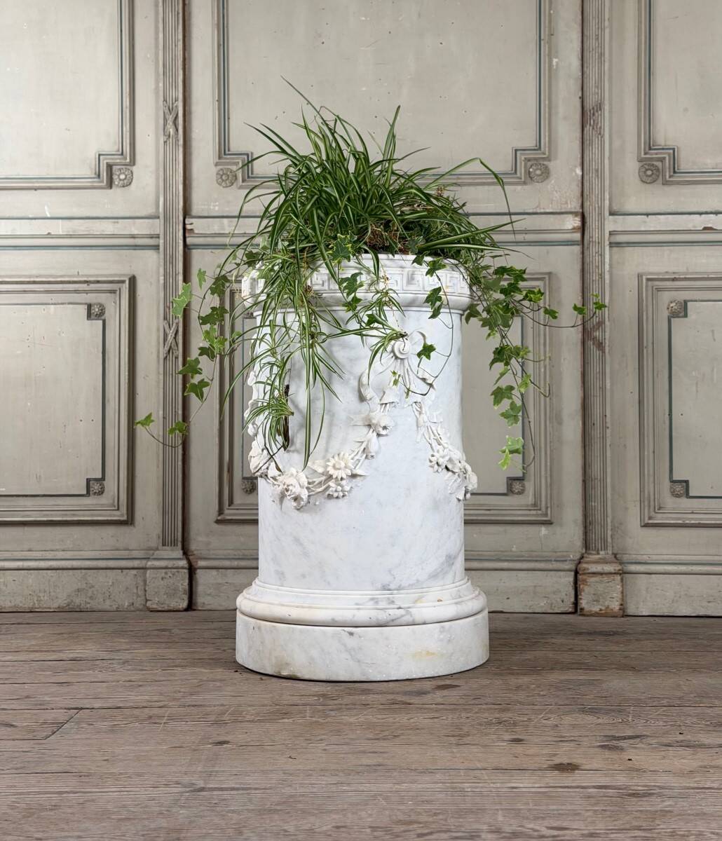Carrara marble jardinière in Louis XVI style, circa 1880.