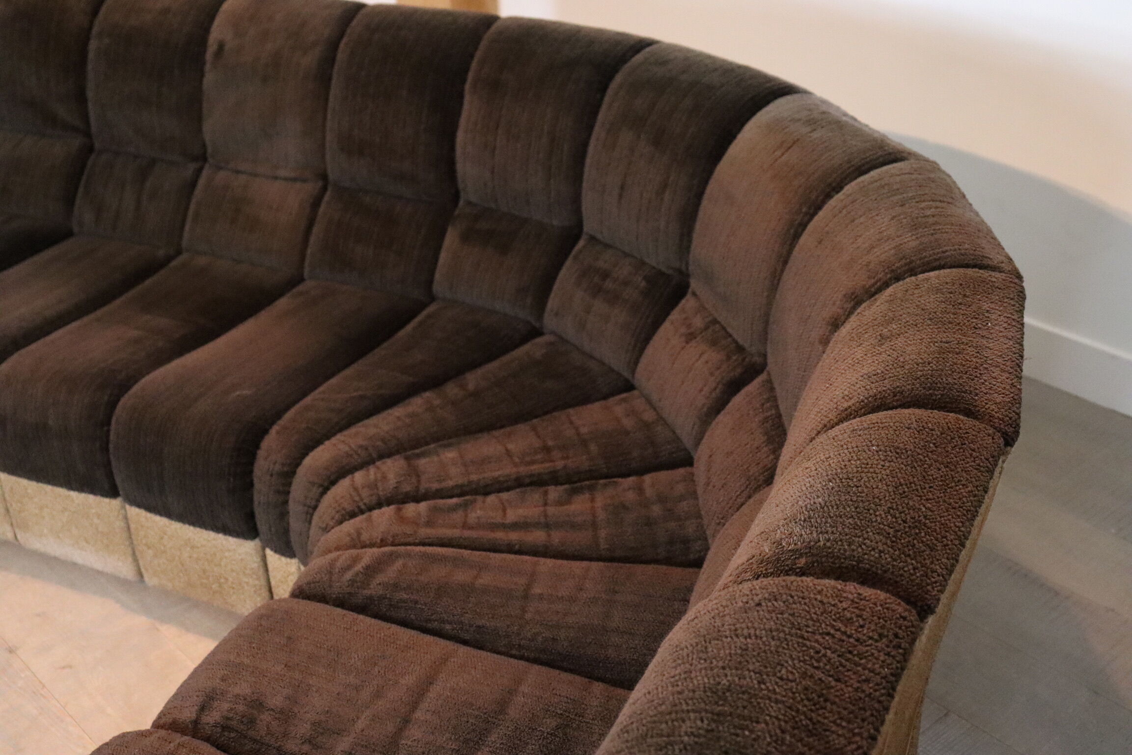 Midcentury seventies ‘snake harmonica’ modular sofa