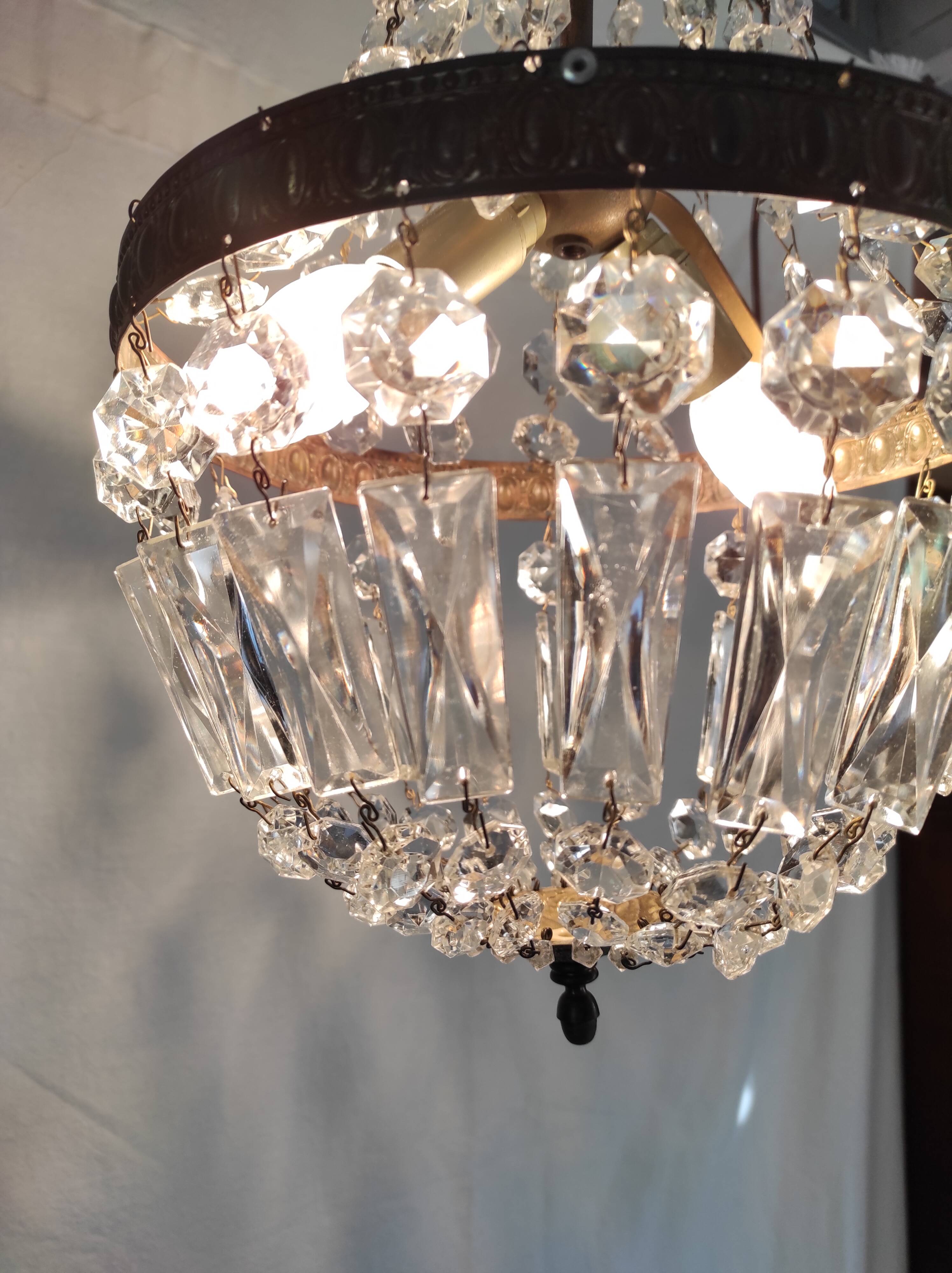 Hot air balloon chandelier and grapevines 2 lights