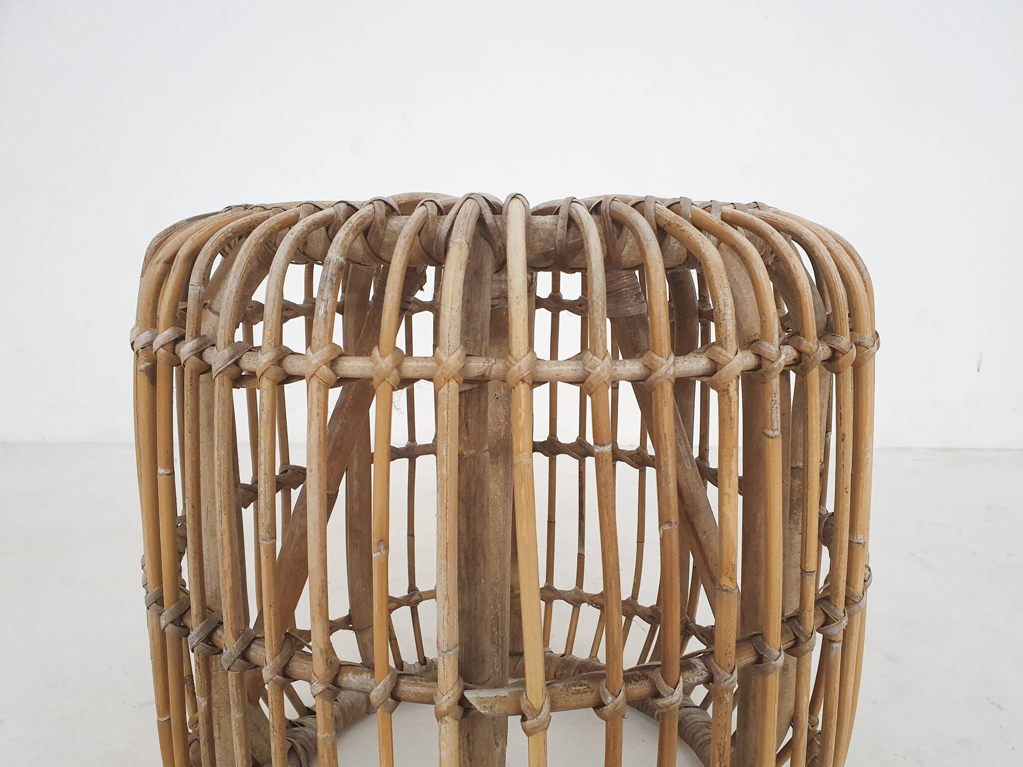 Tabouret rond en rotin