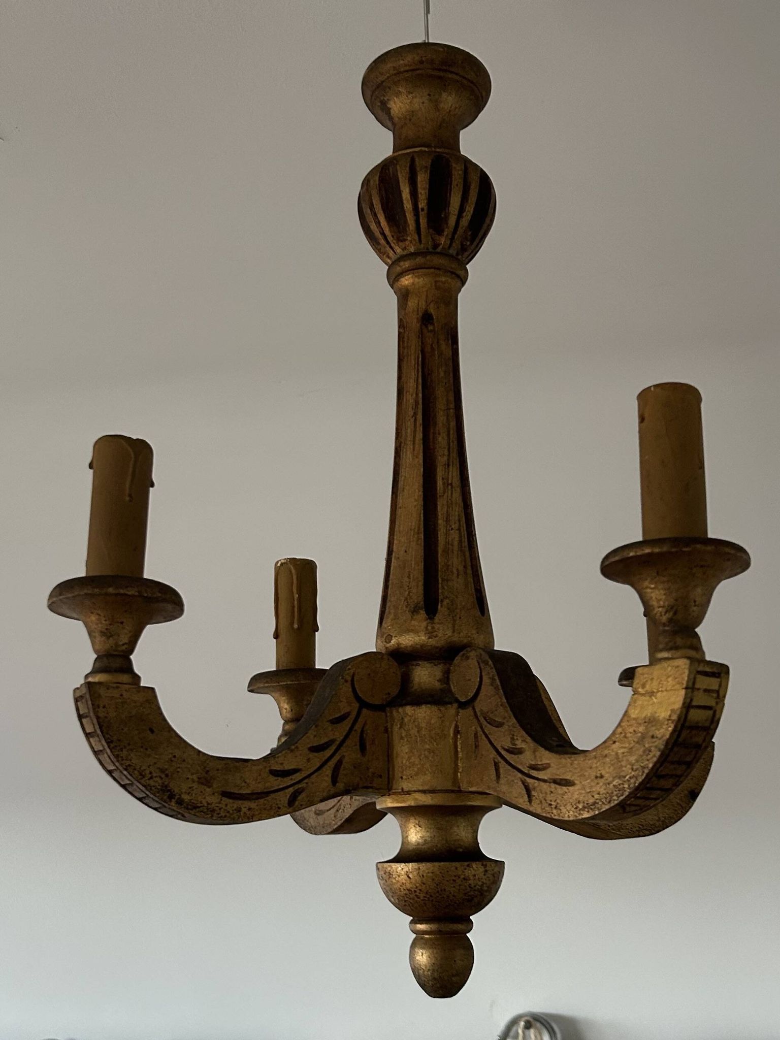 Lustre en bois doré ancien