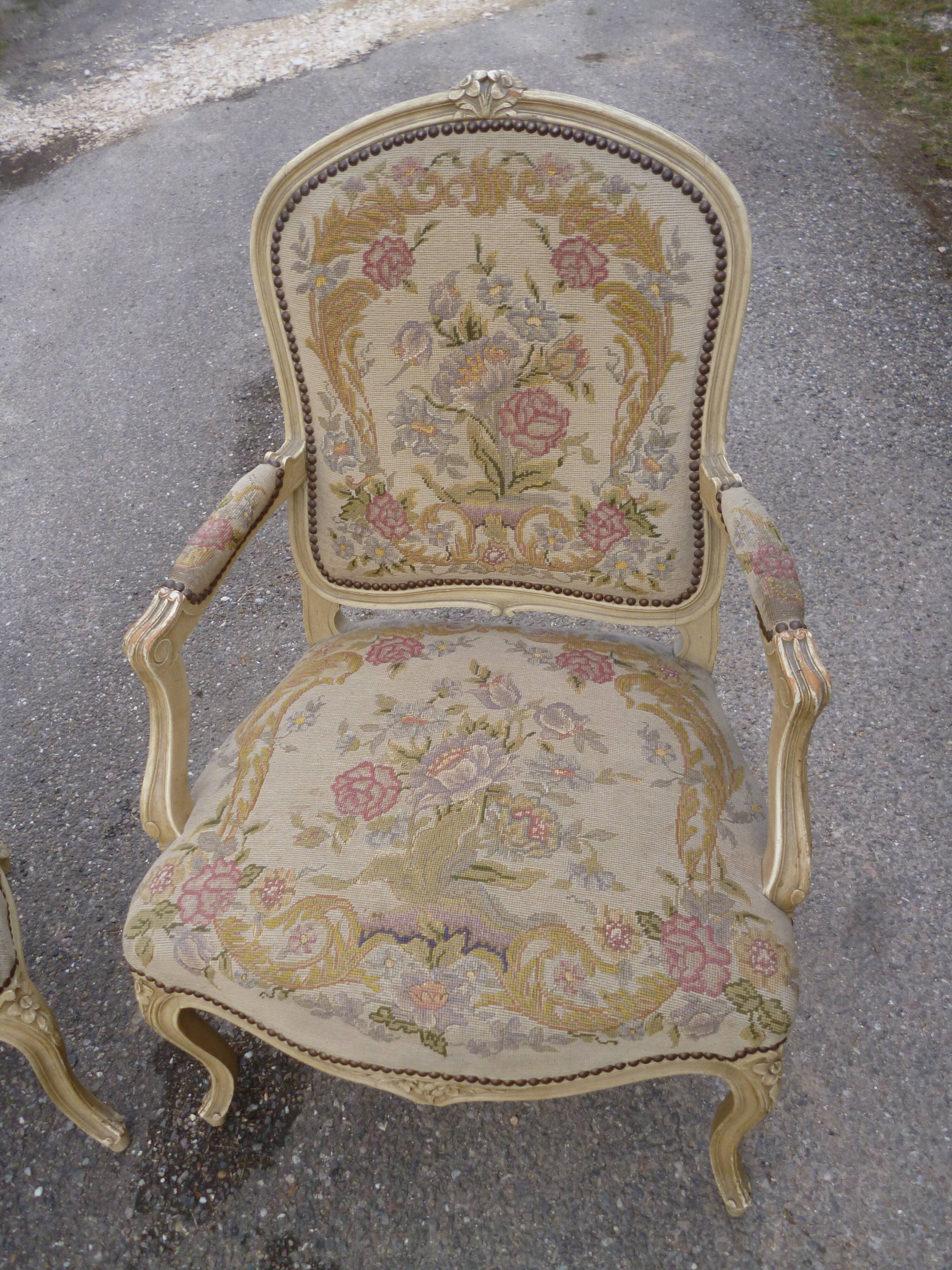 Paire de fauteuils de style Louis XV patine ancienne