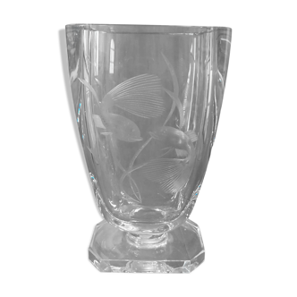 Vase en cristal taillé décor de poissons