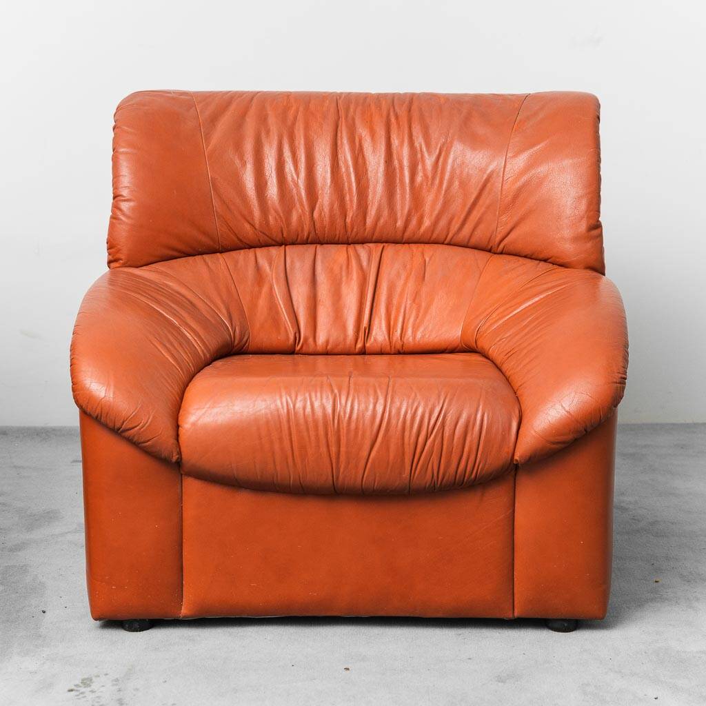 COPPIA DI POLTRONE VINTAGE IN PELLE ARANCIO ANNI ’70 MODERNARIATO