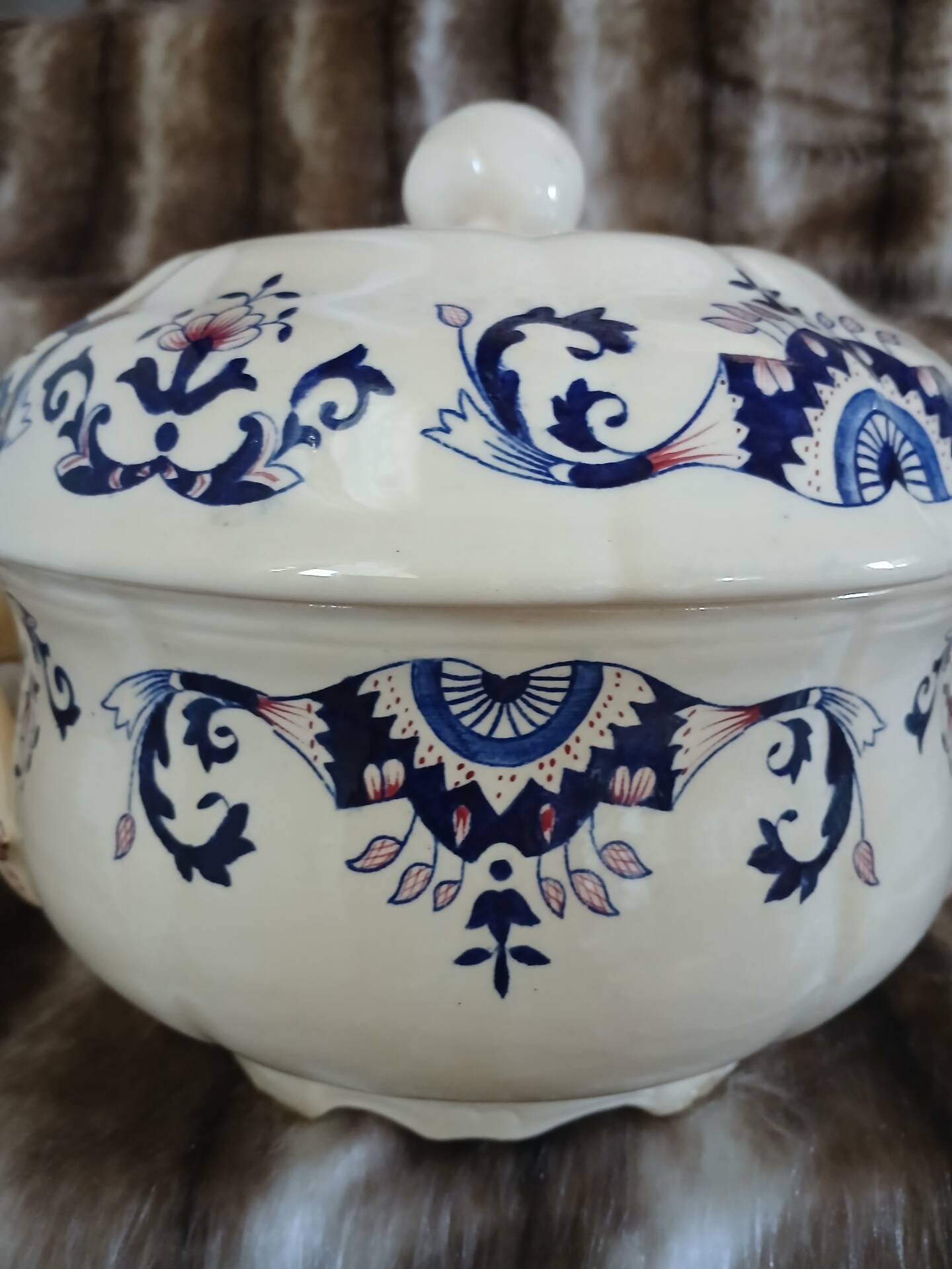 Large soup tureen in Longchamp ironstone