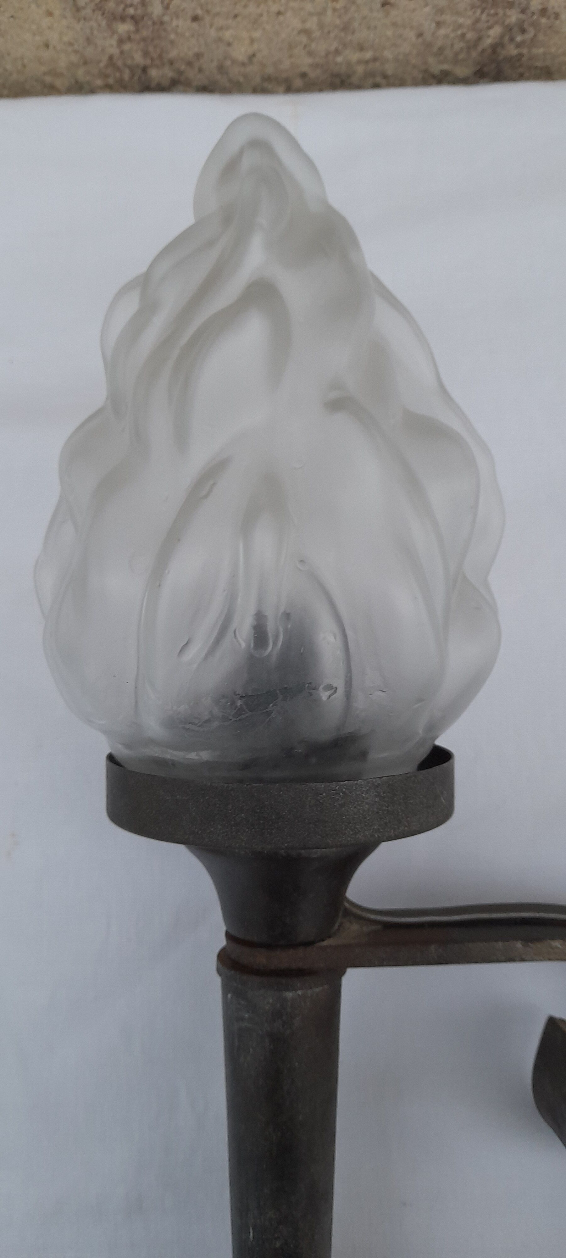 Metal wall lamp with flare