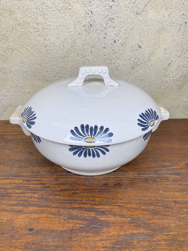 Grande soupière art déco en faïence de Somain, couvercle champignon