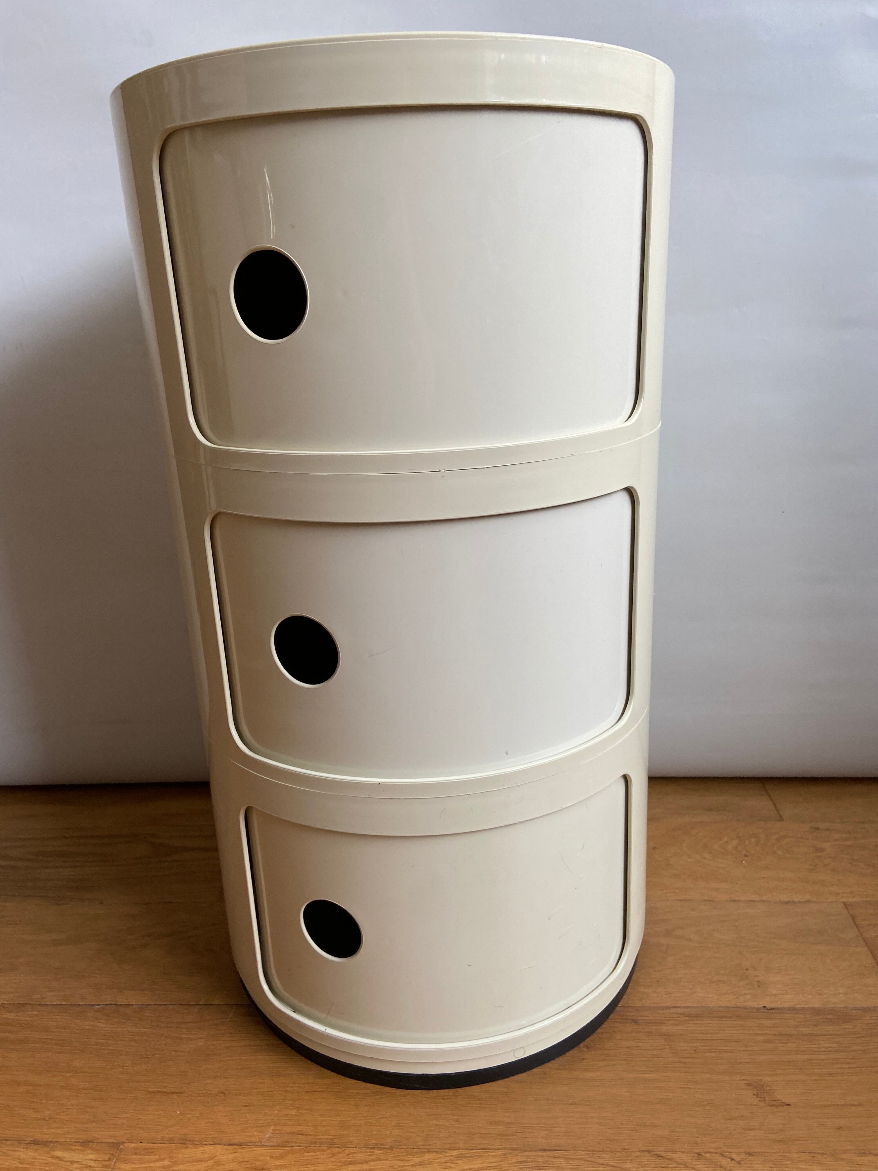 3-storey bedside table by Anna Castelli for Kartell