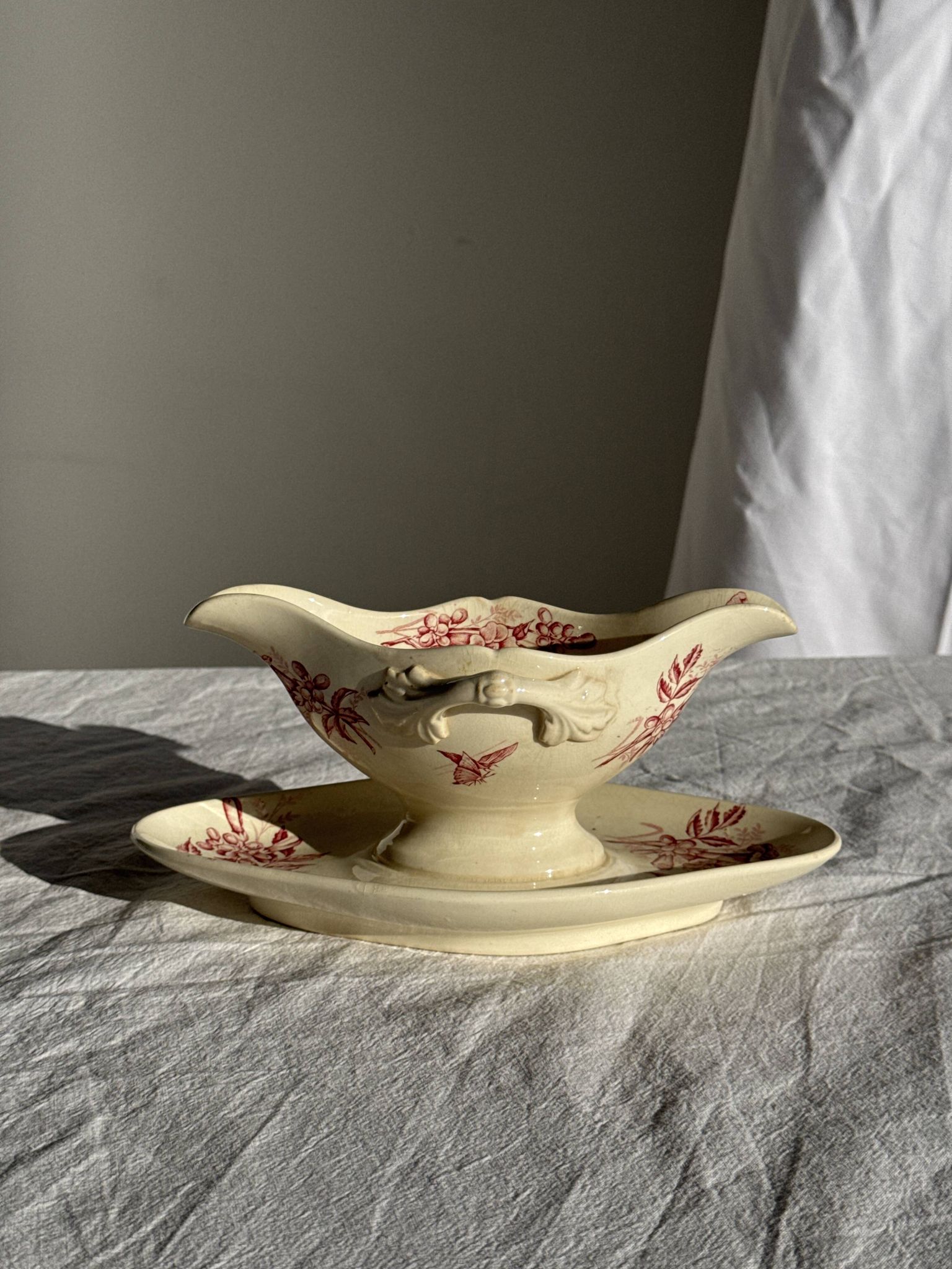 Saucier ancienne en faïence rose de Badonviller modèle Jasmin