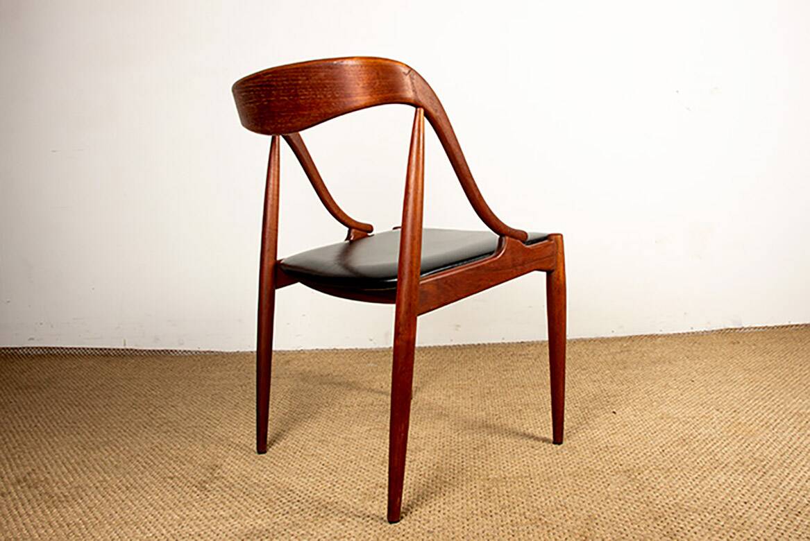 Set of 6 Danish chairs in teak and skai, model 16, Johannes Andersen.