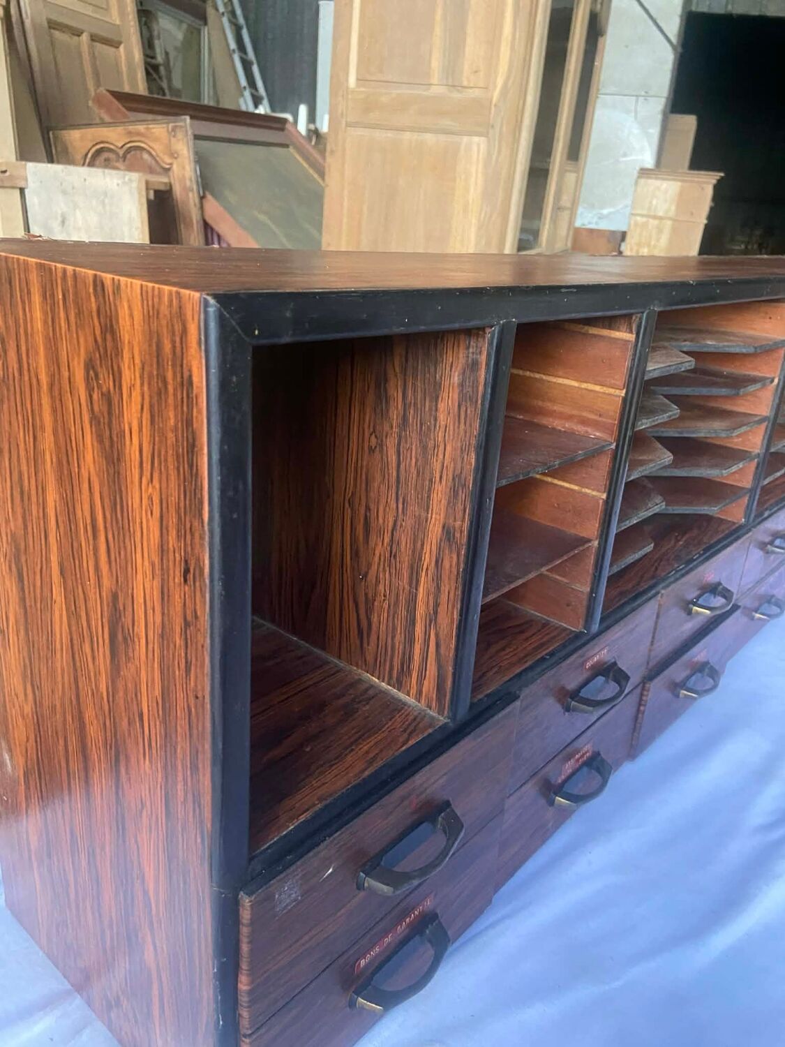 Workshop furniture with compartments and drawers