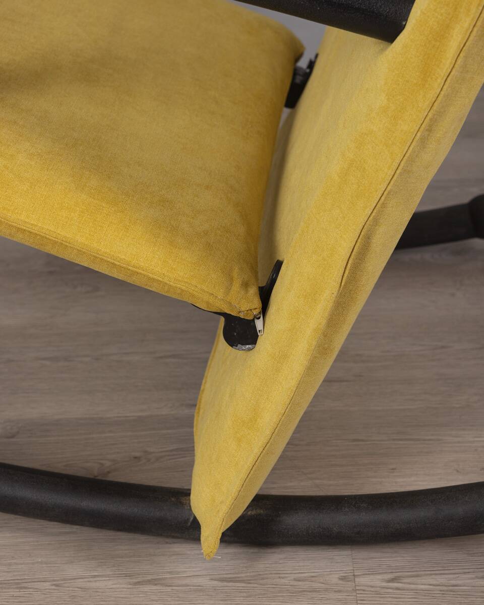 ROCKING CHAIR FROM THE 1980S, “T-LINE” DESIGN BURKHARD VOGTHERR FOR ARFLEX