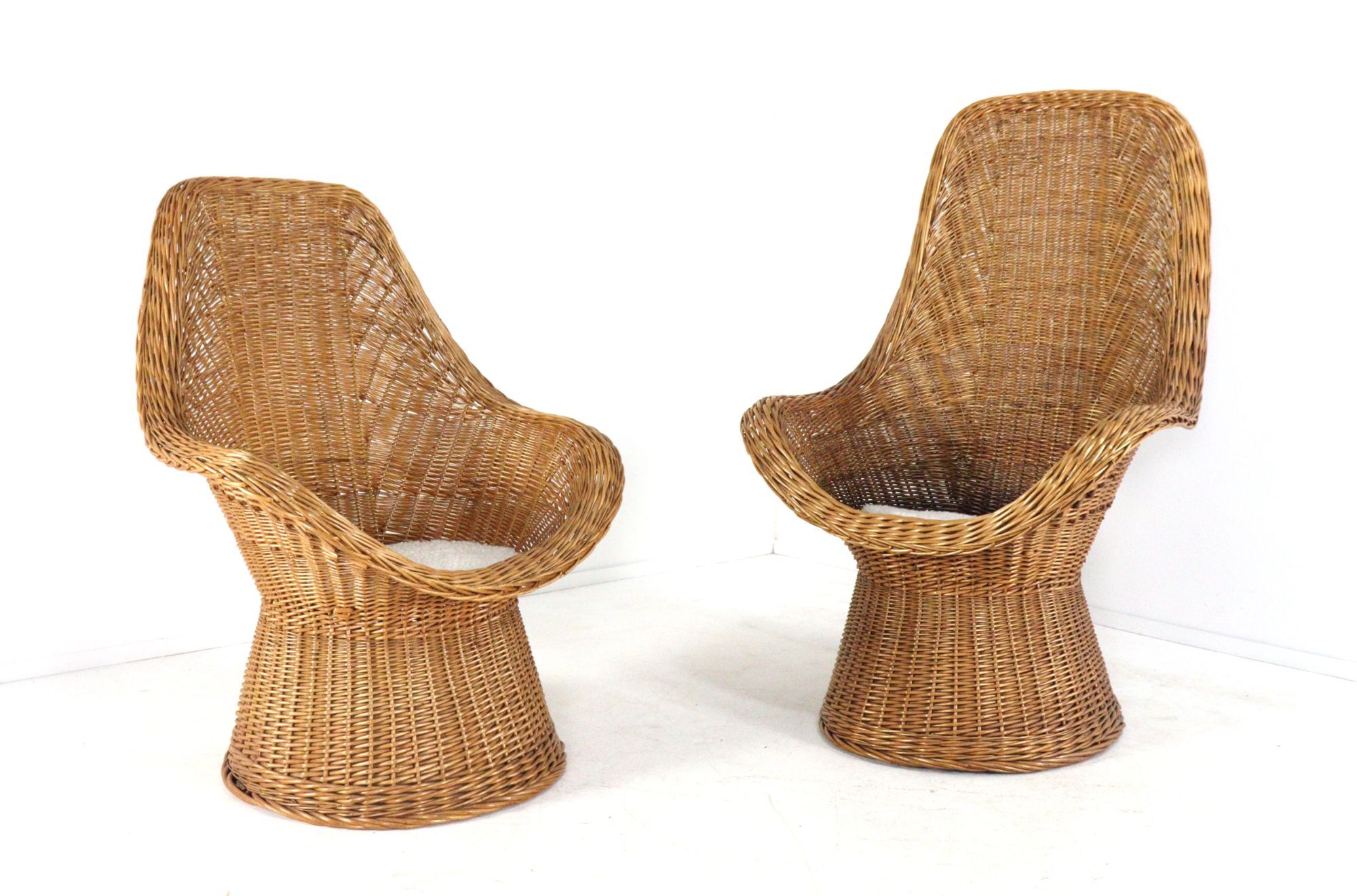 Set of 2 vintage rattan wicker armchairs with white teddy fabric