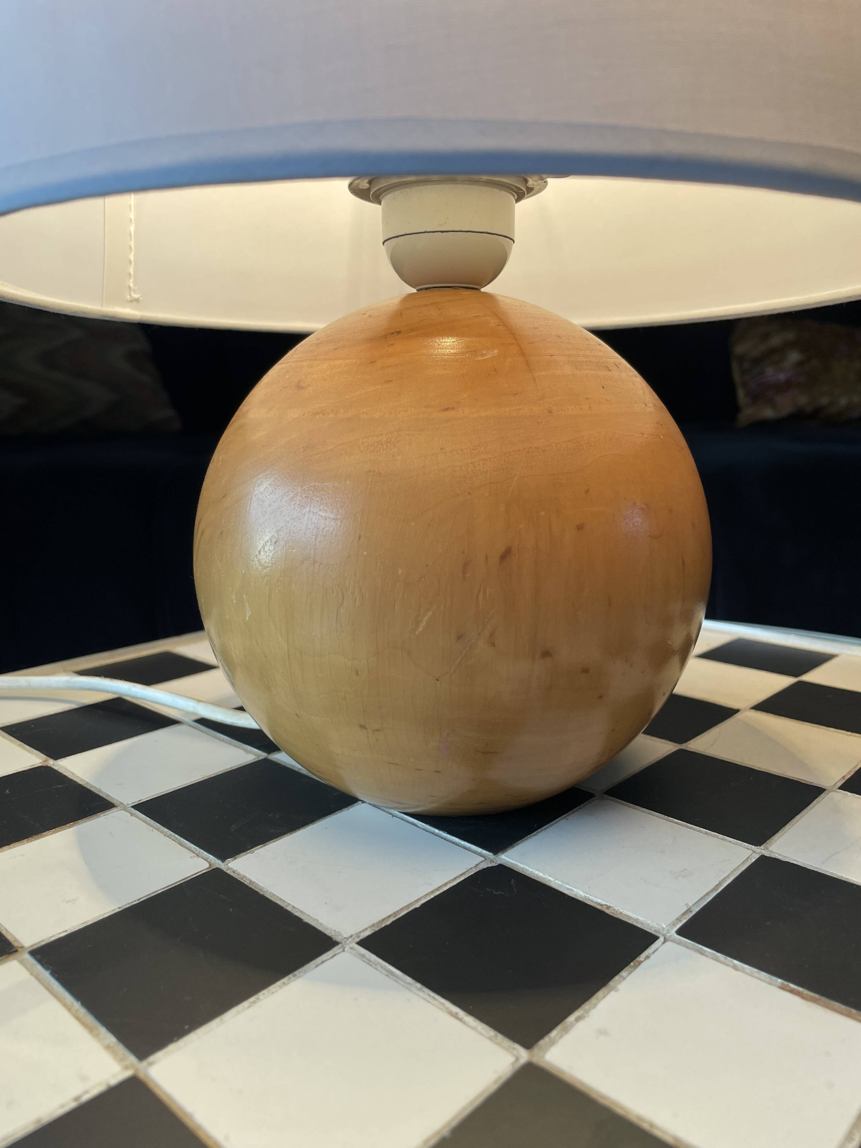 Lampe vintage en bois tourné massif