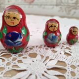 5 poupées russes rouges
