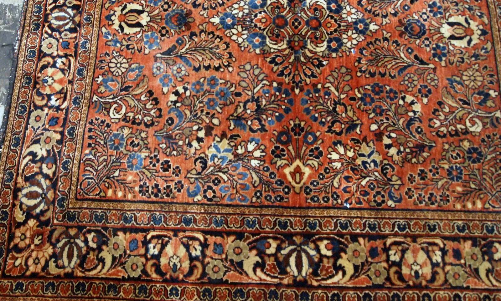 Handmade antique Persian Sarouk square rug 4.1'x 4.1' (125cm x 125cm) 1920s