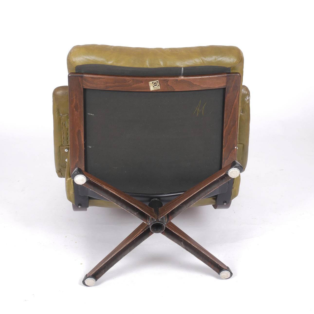 Vintage Swedish Göte Möbler “Delfin” olive green leather swivel armchair, 1970s