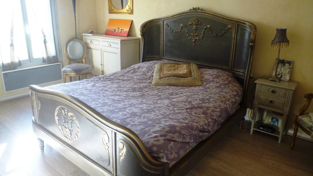 bed in solid walnut patinated Louis XVI style 160X200 cm