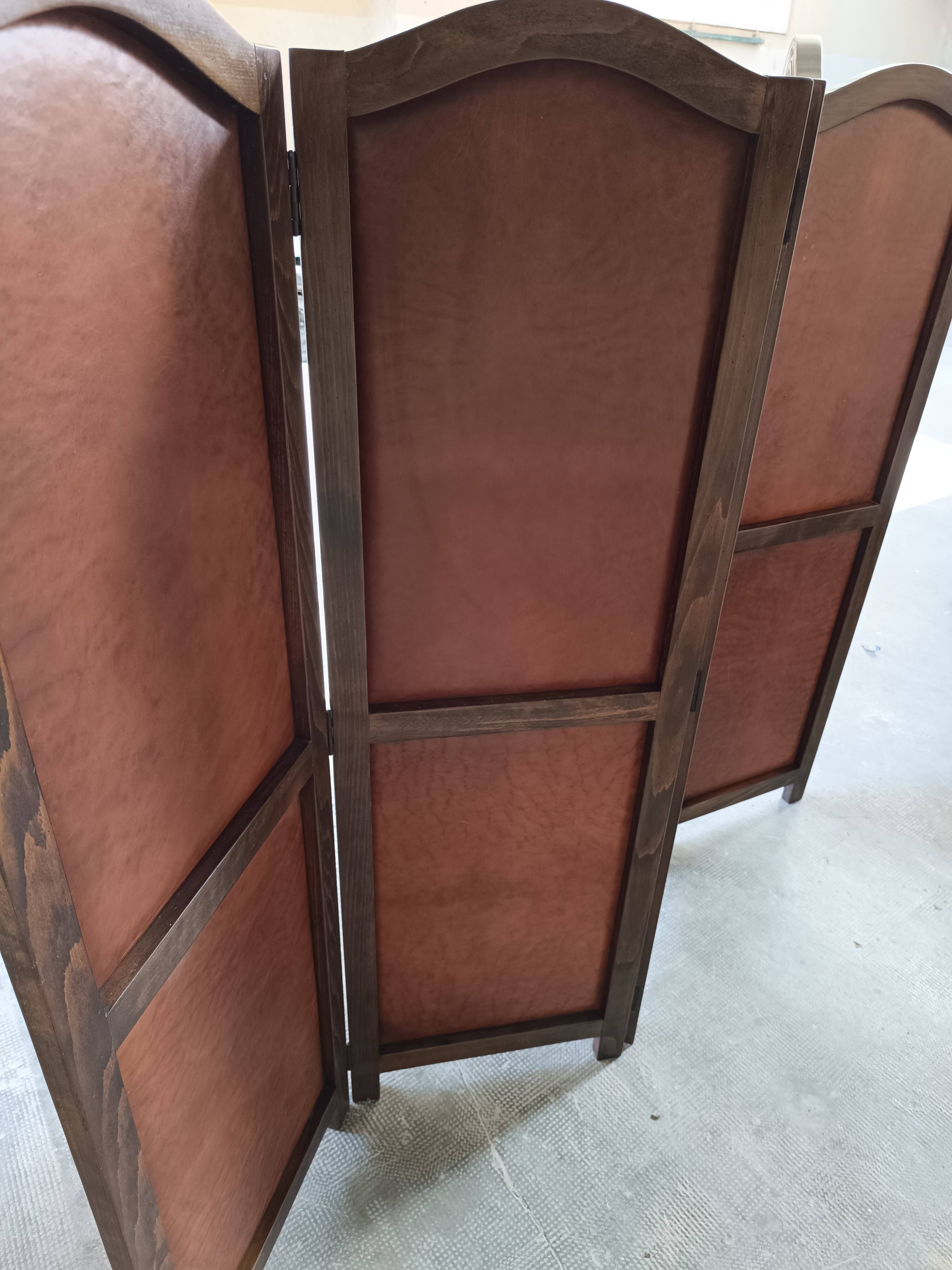 4-leaf wood and leather screen