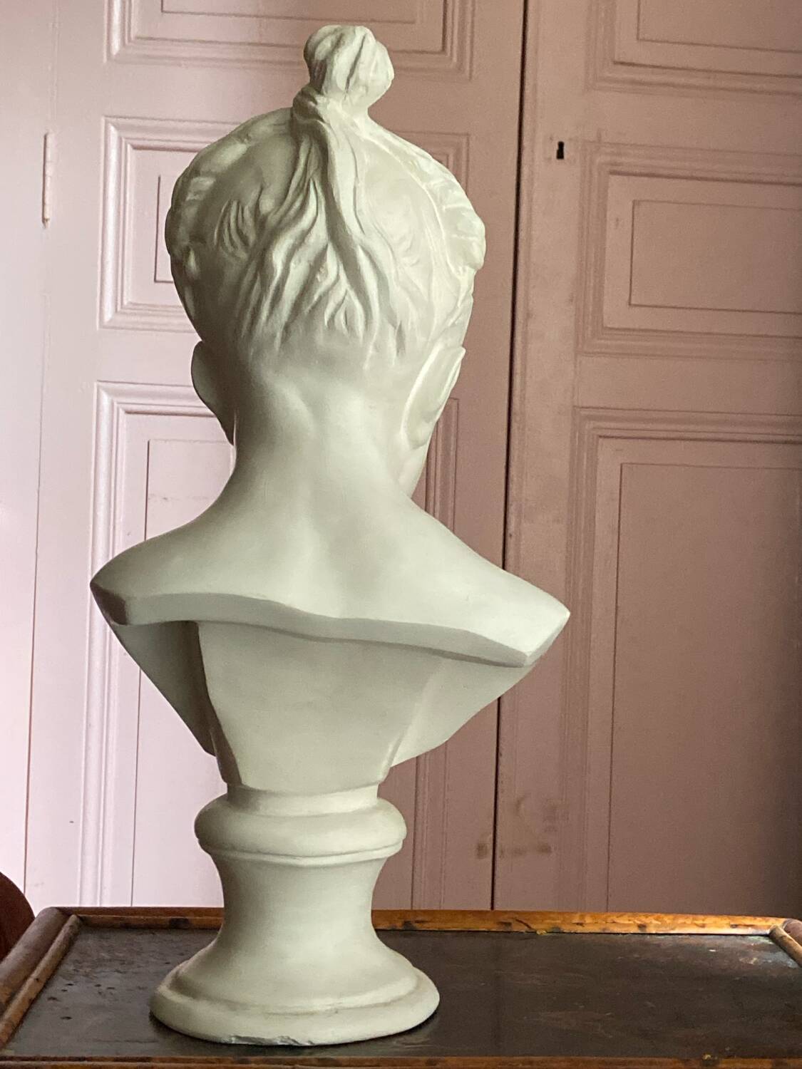 Sculpture en plâtre, buste d’enfant la boudeuse
