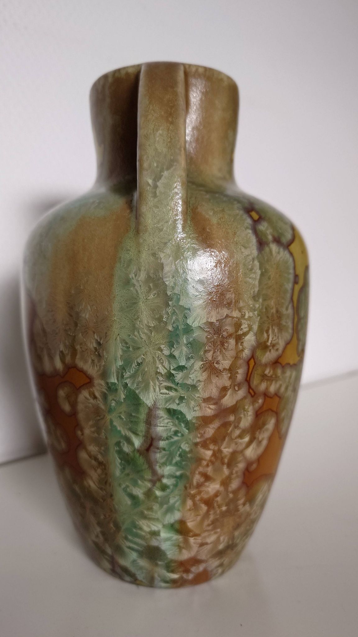 Vase en céramique à émail cristallisé irisé, deux anses, pièce décorative