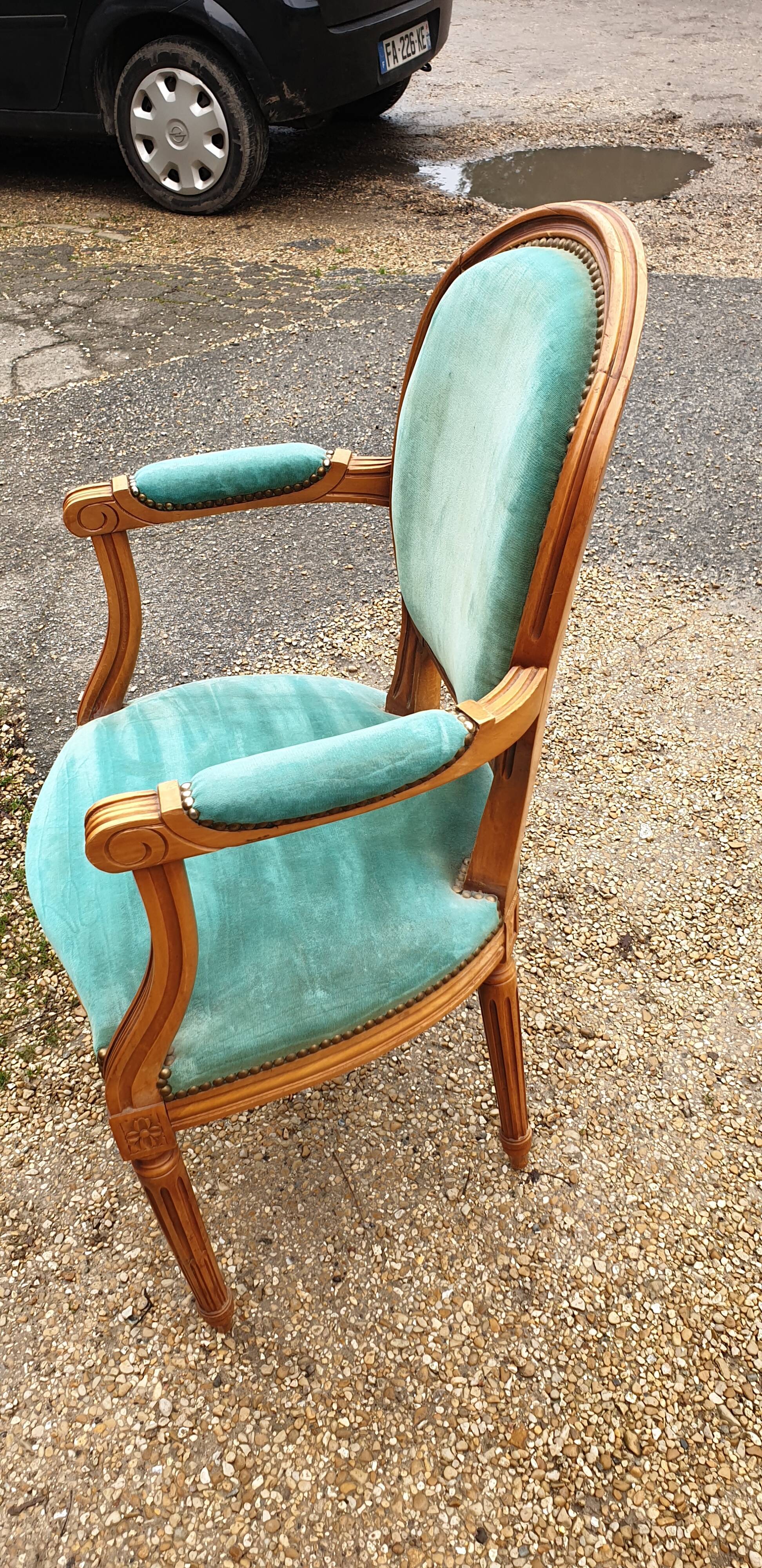 Armchair medallion louis xvi