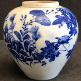 Vietnam 19th century vase made in China
