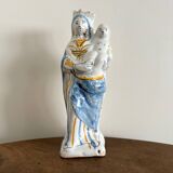 Vierge d'accouchée couronnée XVIIIe en faïence de Nevers