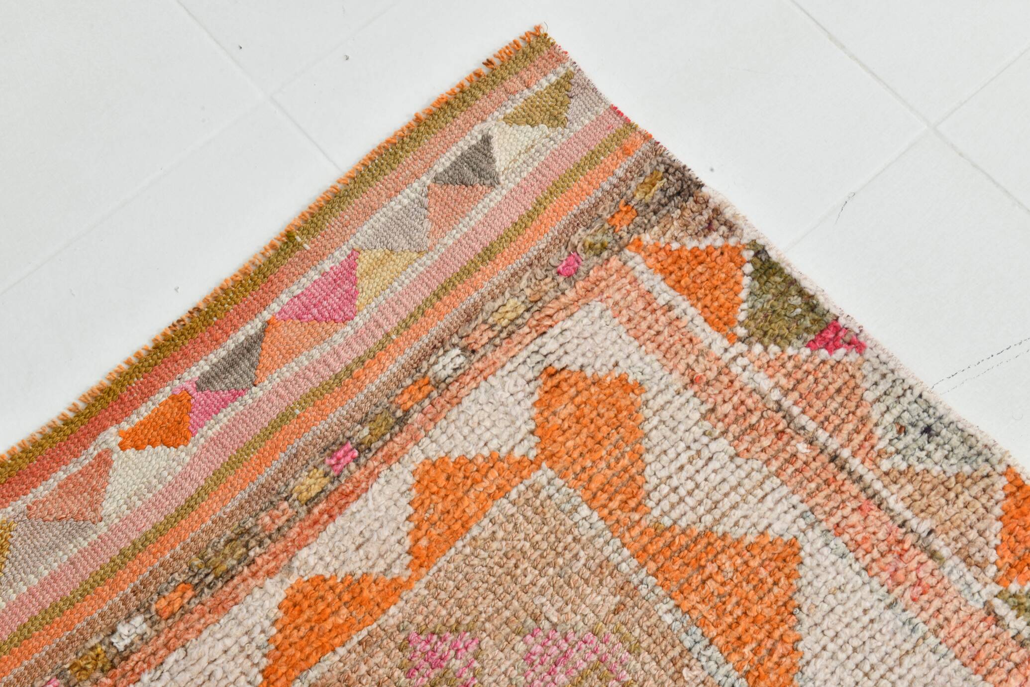 Tapis couloir kilim vintage , Orange, rose et beige boho pastel, 98x332 Cm