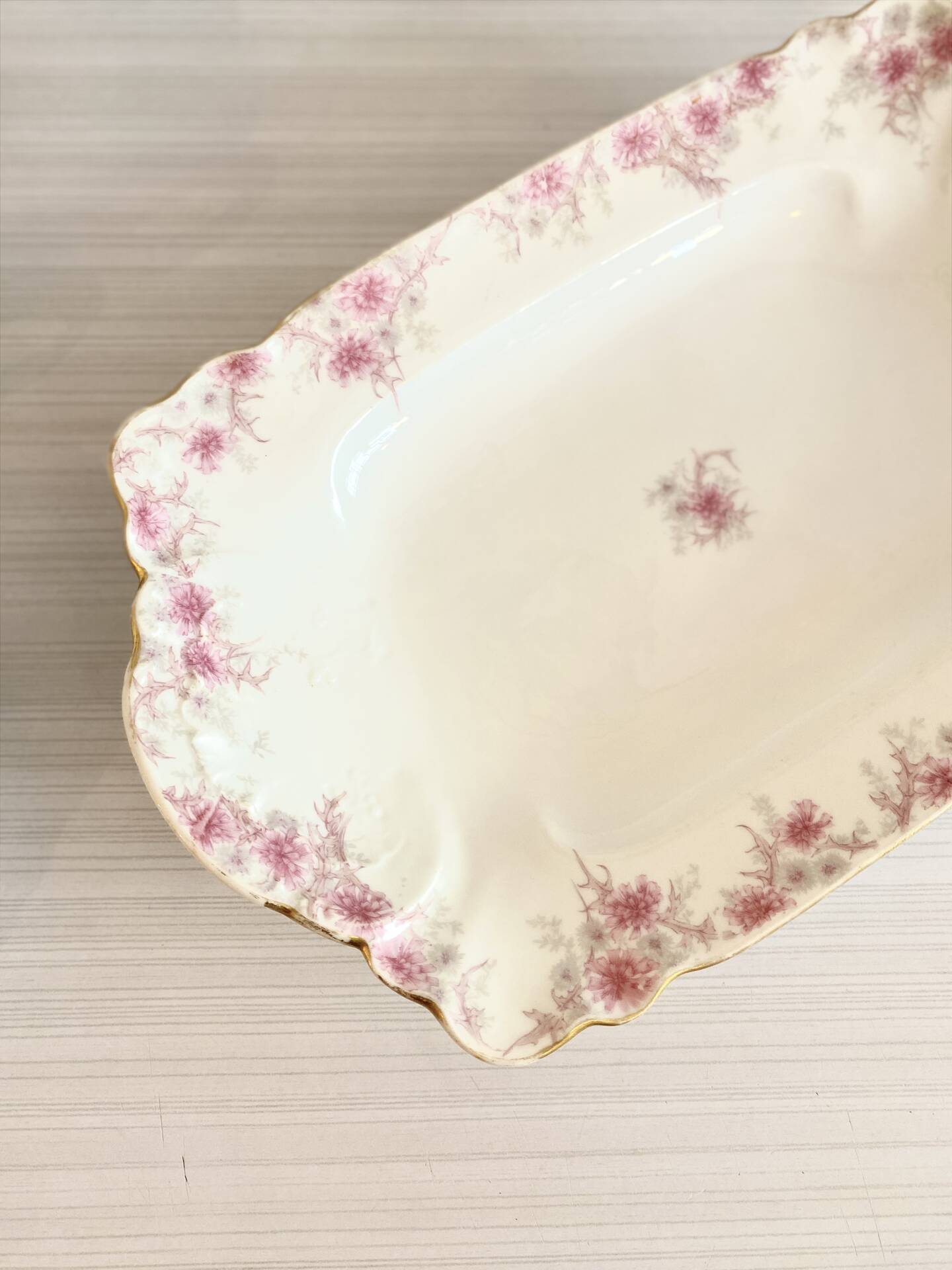 2 antique serving dishes made of Haviland porcelain from the late 19th to early 20th century.