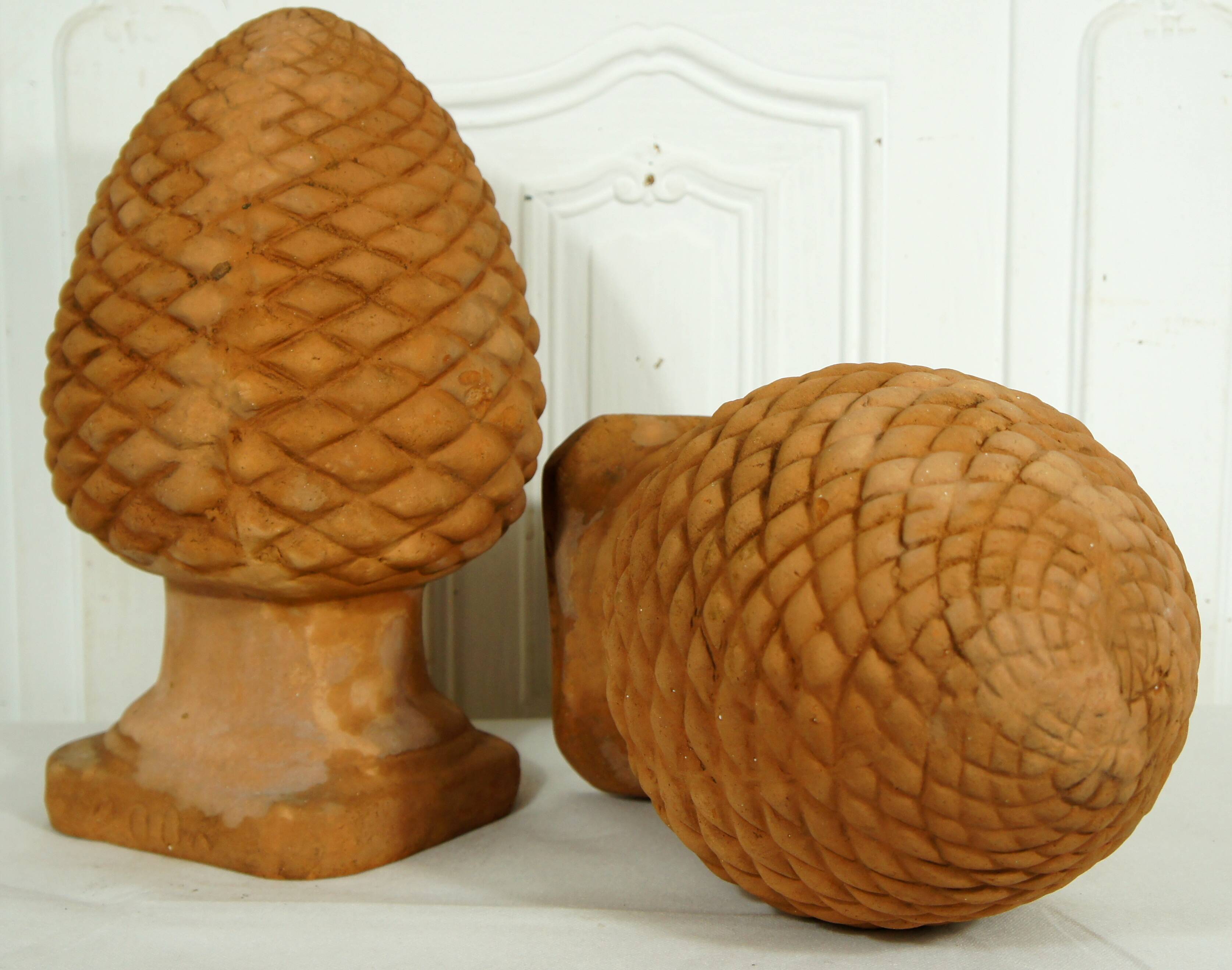 Set de 2 pommes de pin en terre cuite moulée 35 cm