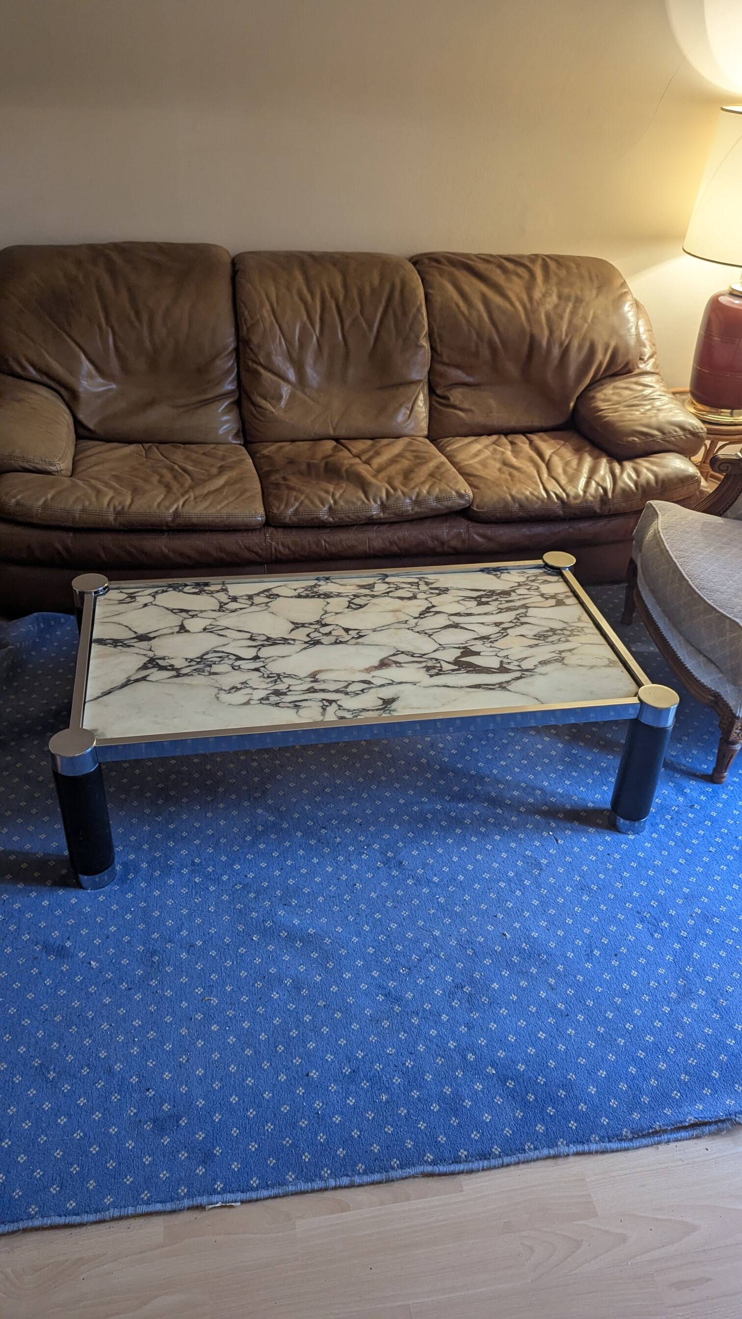 Vintage coffee table in veined white Carrara marble and chrome metal – Anné