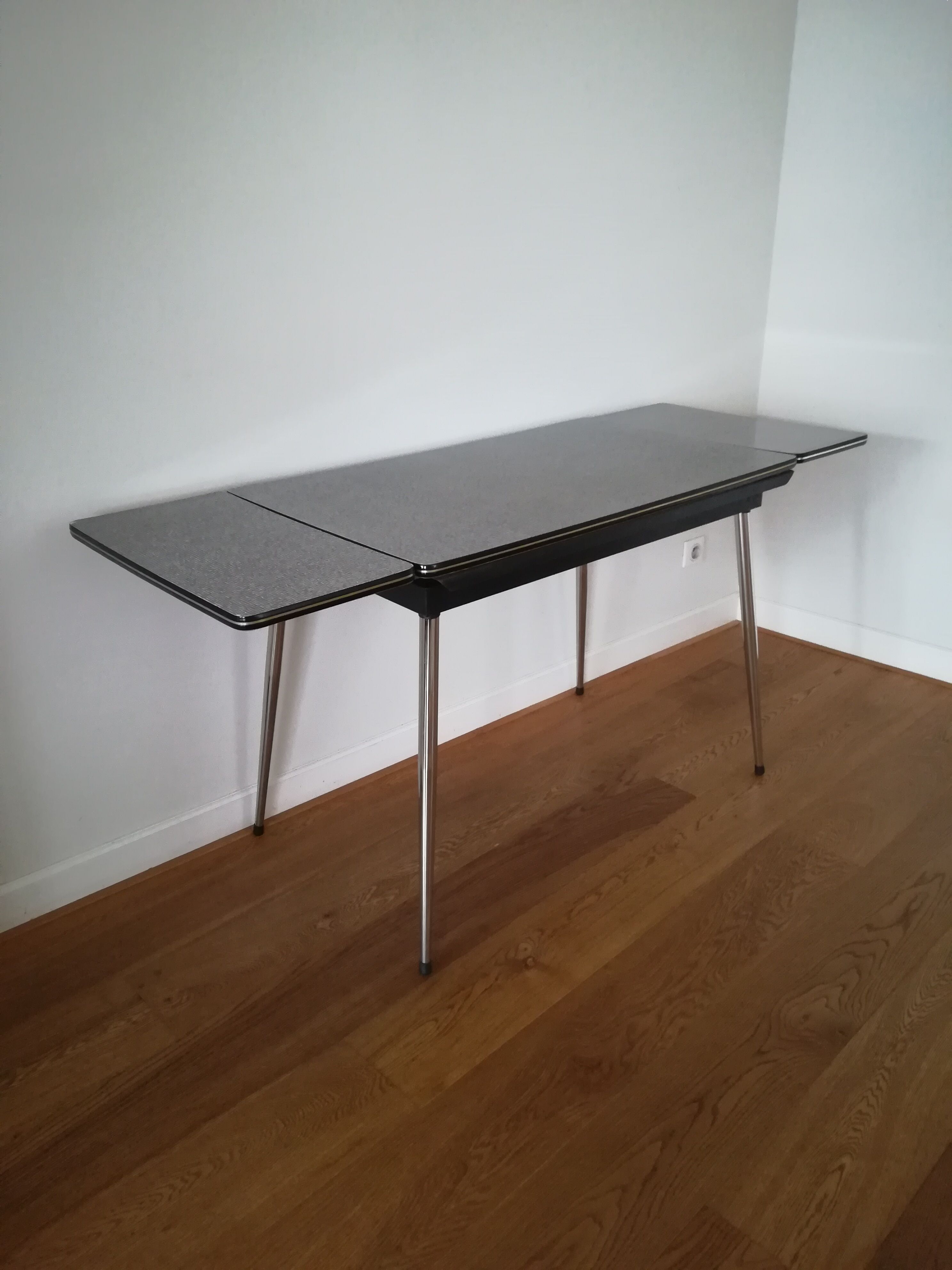 Extensible table