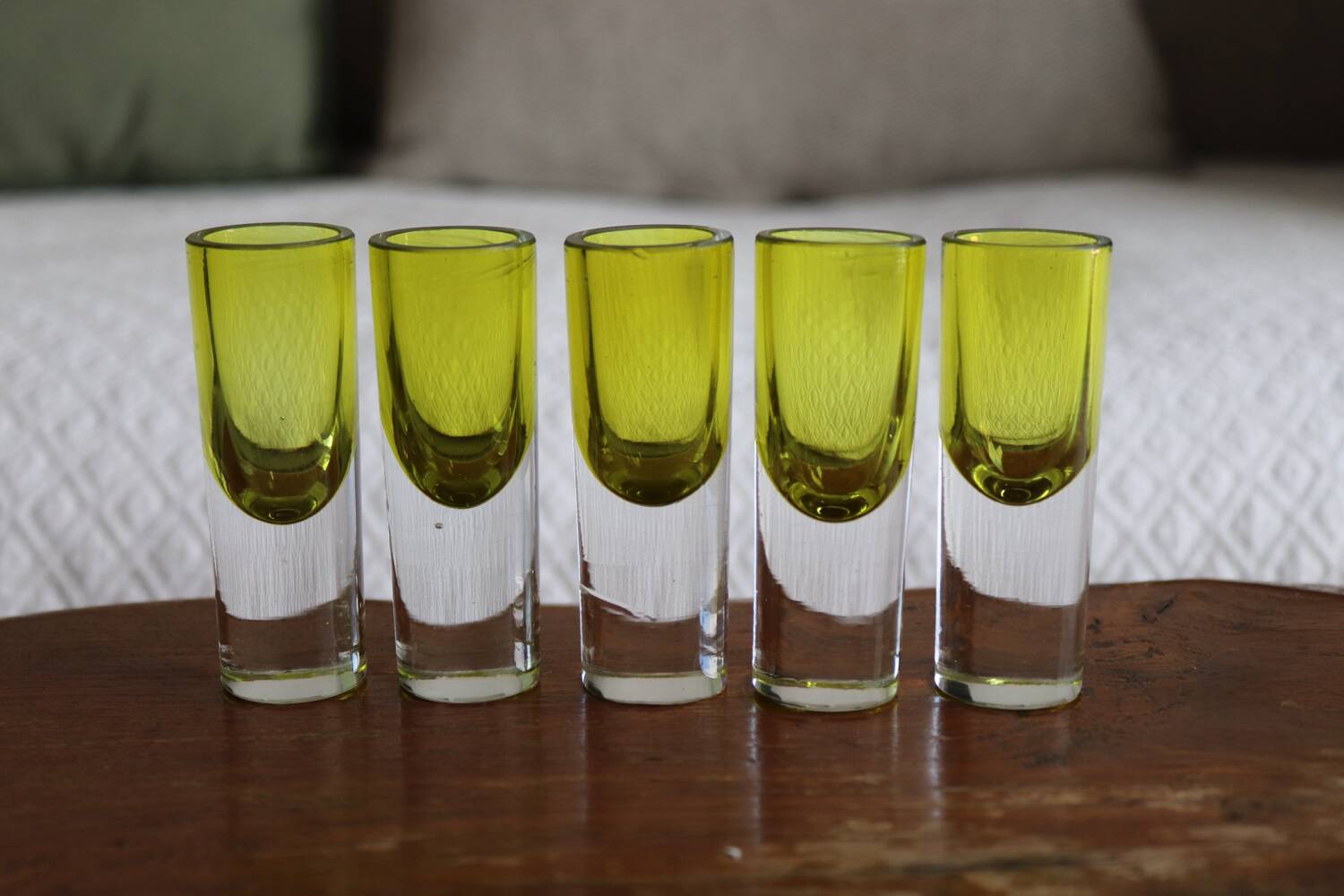 Lot de 5 verres à liqueur en verre vert